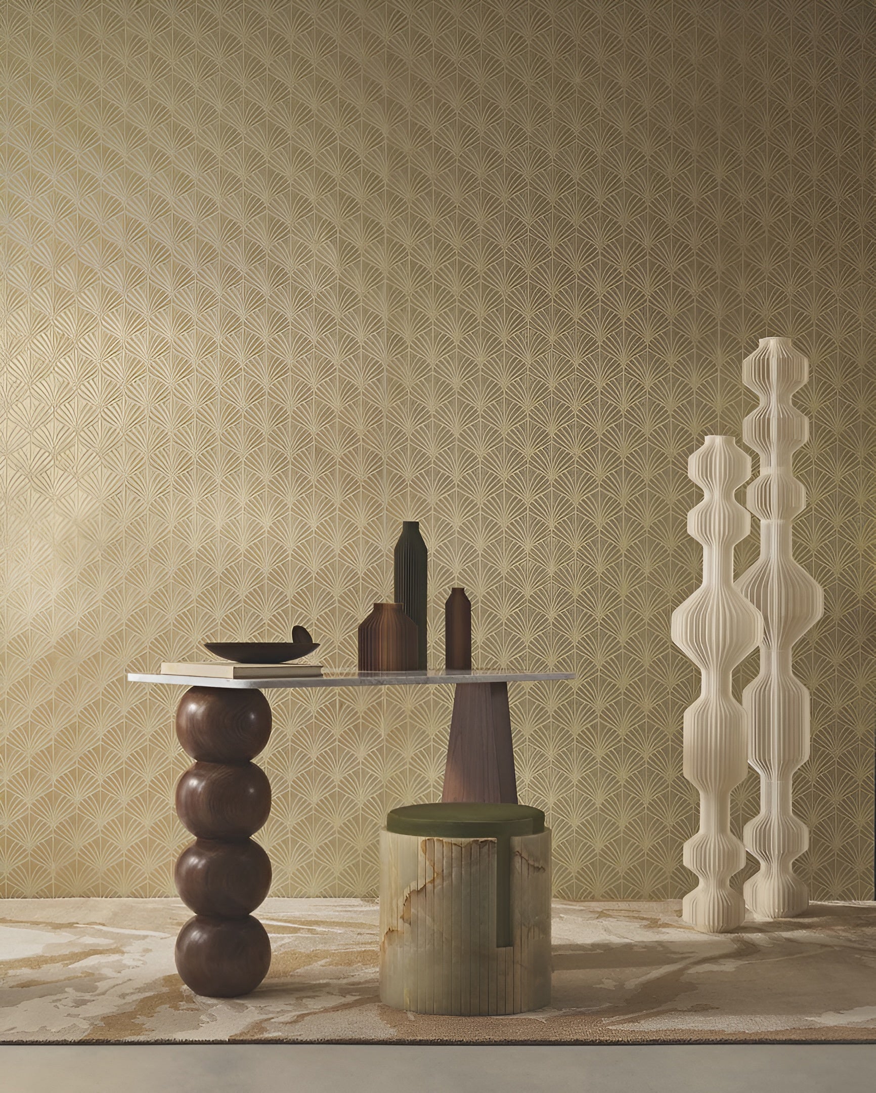 Metallic structural wallpaper with a plant motif of NEREIDES leaves - LICHEN/DORÉ beige with gold