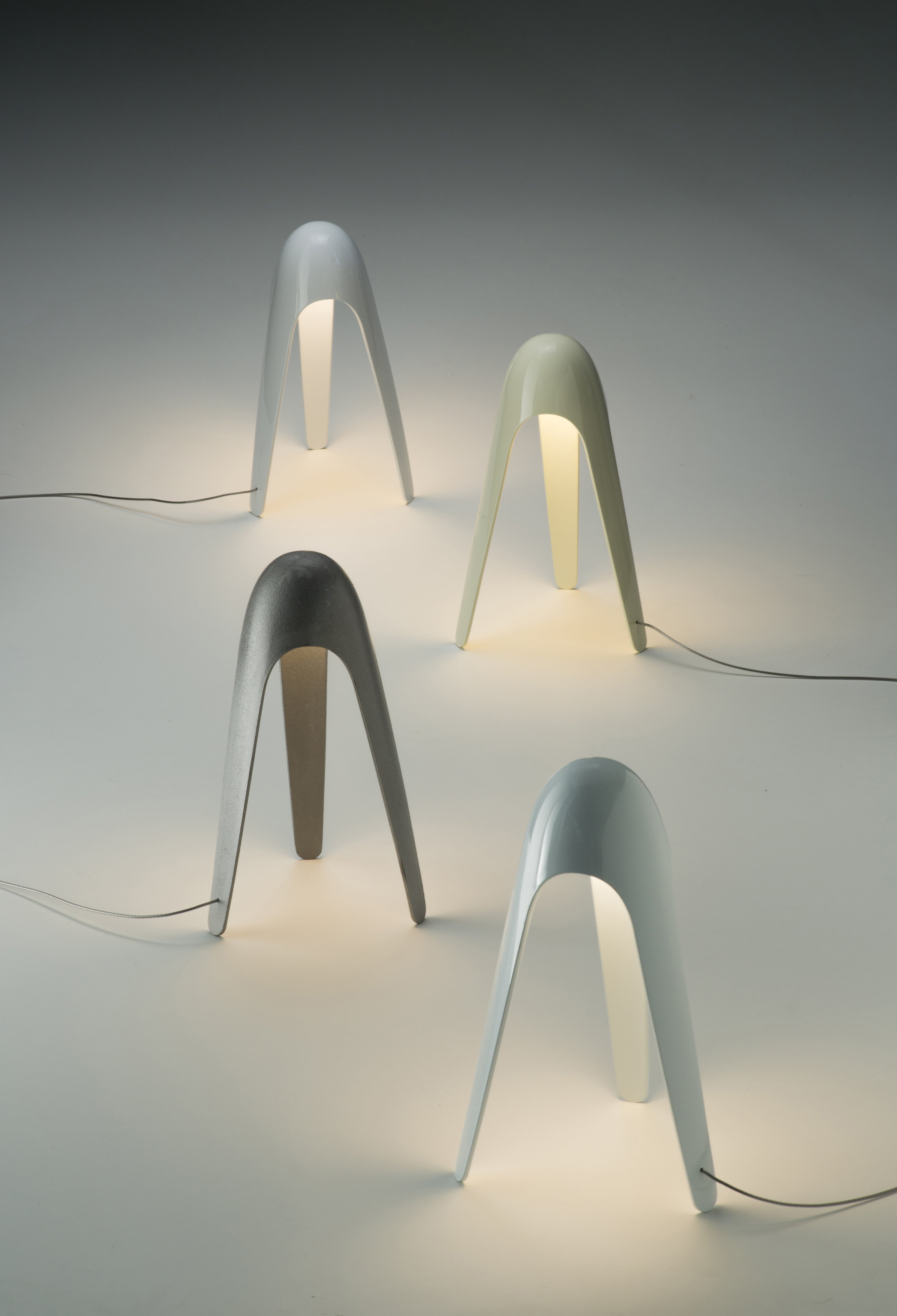CYBORG Table Lamp in Glossy White