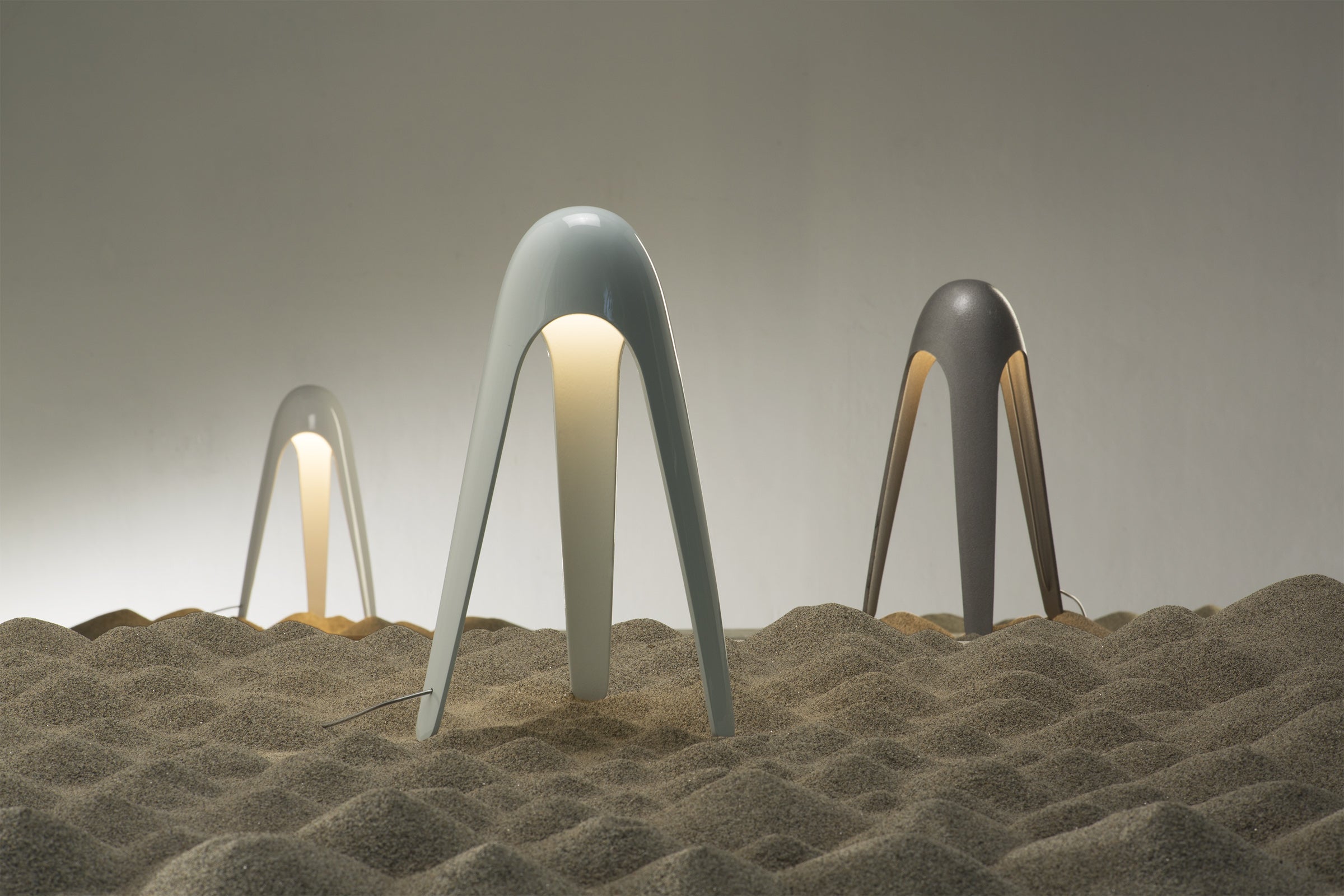 CYBORG Table Lamp in Glossy White