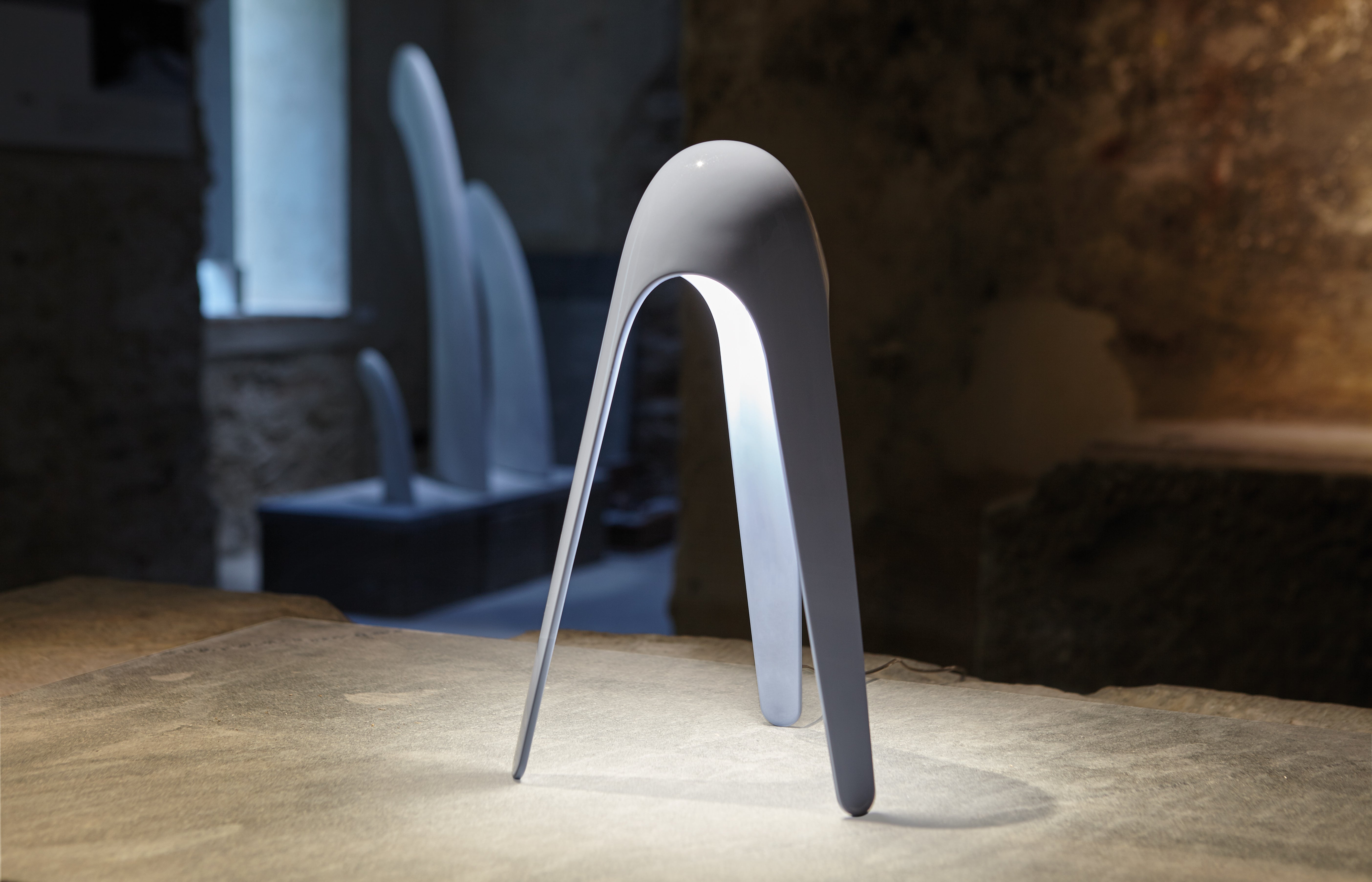 CYBORG Table Lamp in Glossy White