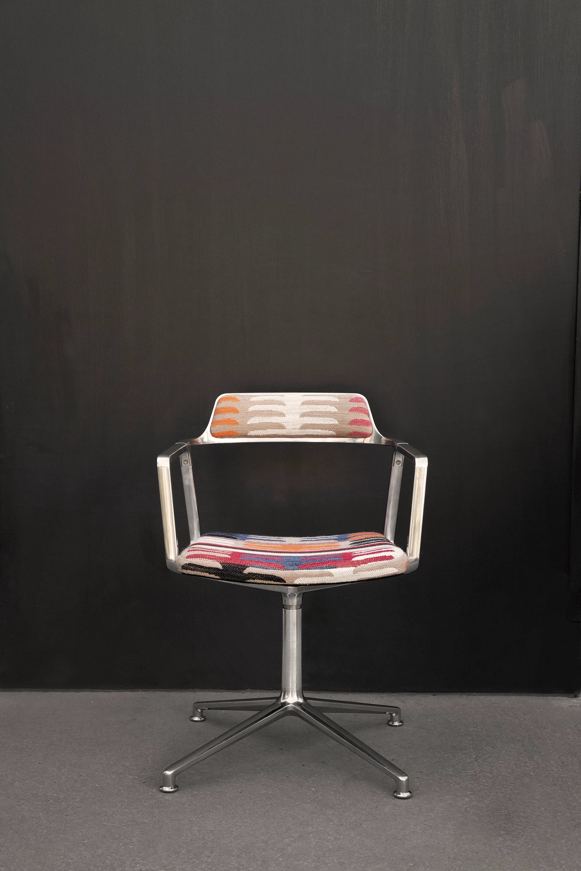 Office chair 452 - TODOS SANTOS in blue and orange with a metal base
