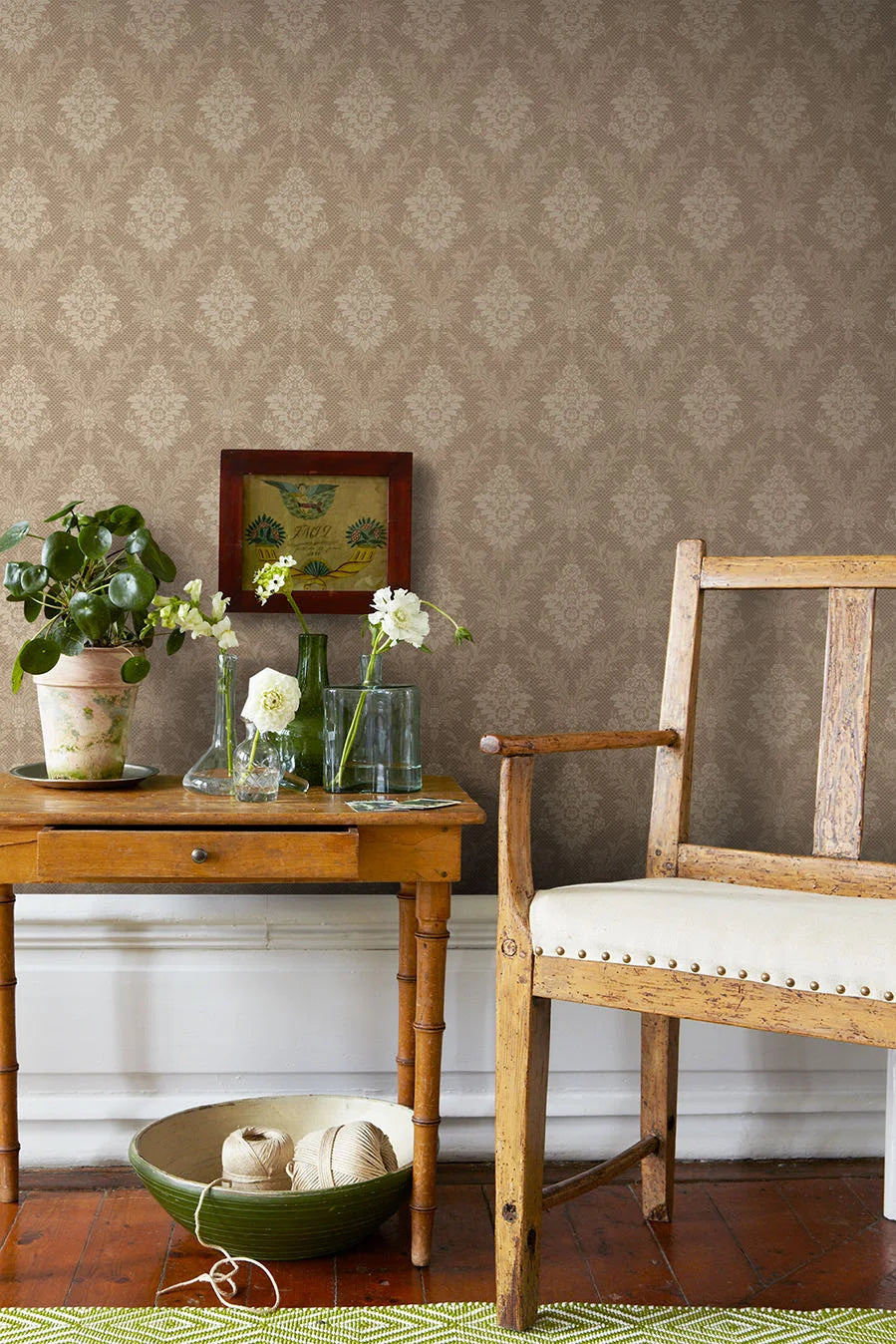 Vlies-Tapete mit pflanzlichem Muster SOFIA braun mit beige