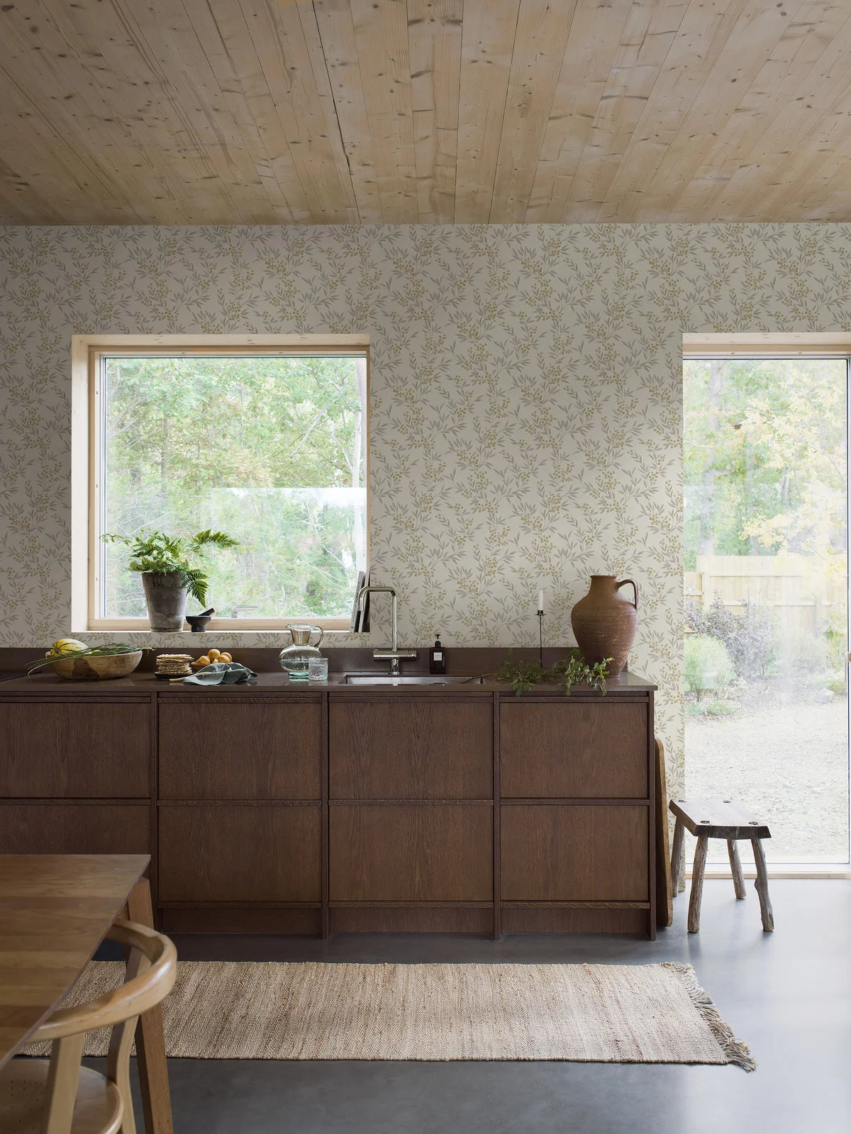 Tapete mit Pflanzenmotiv FOREST BERRIES weiß mit grau