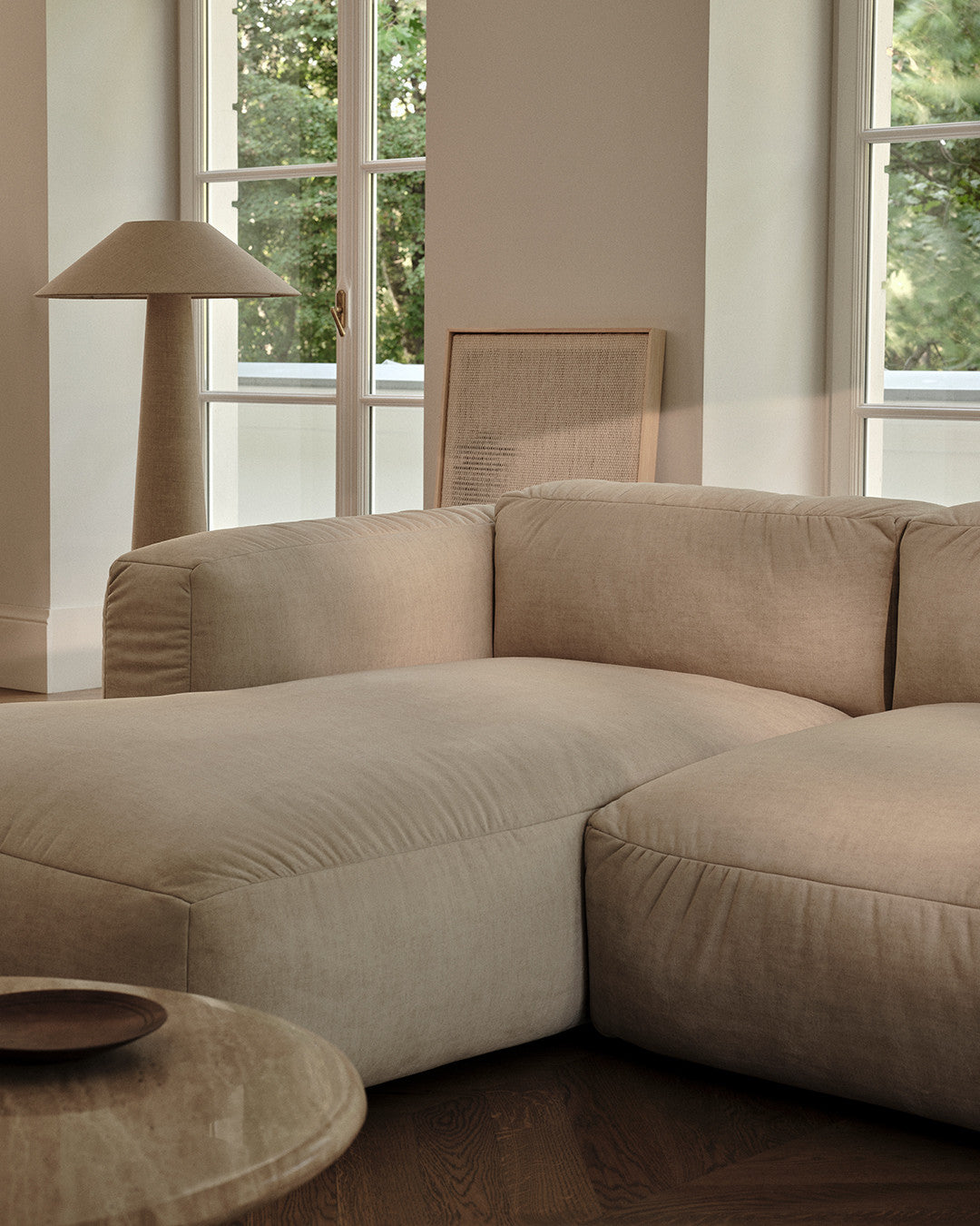 Right -sided velvet corner with Martin Gray table