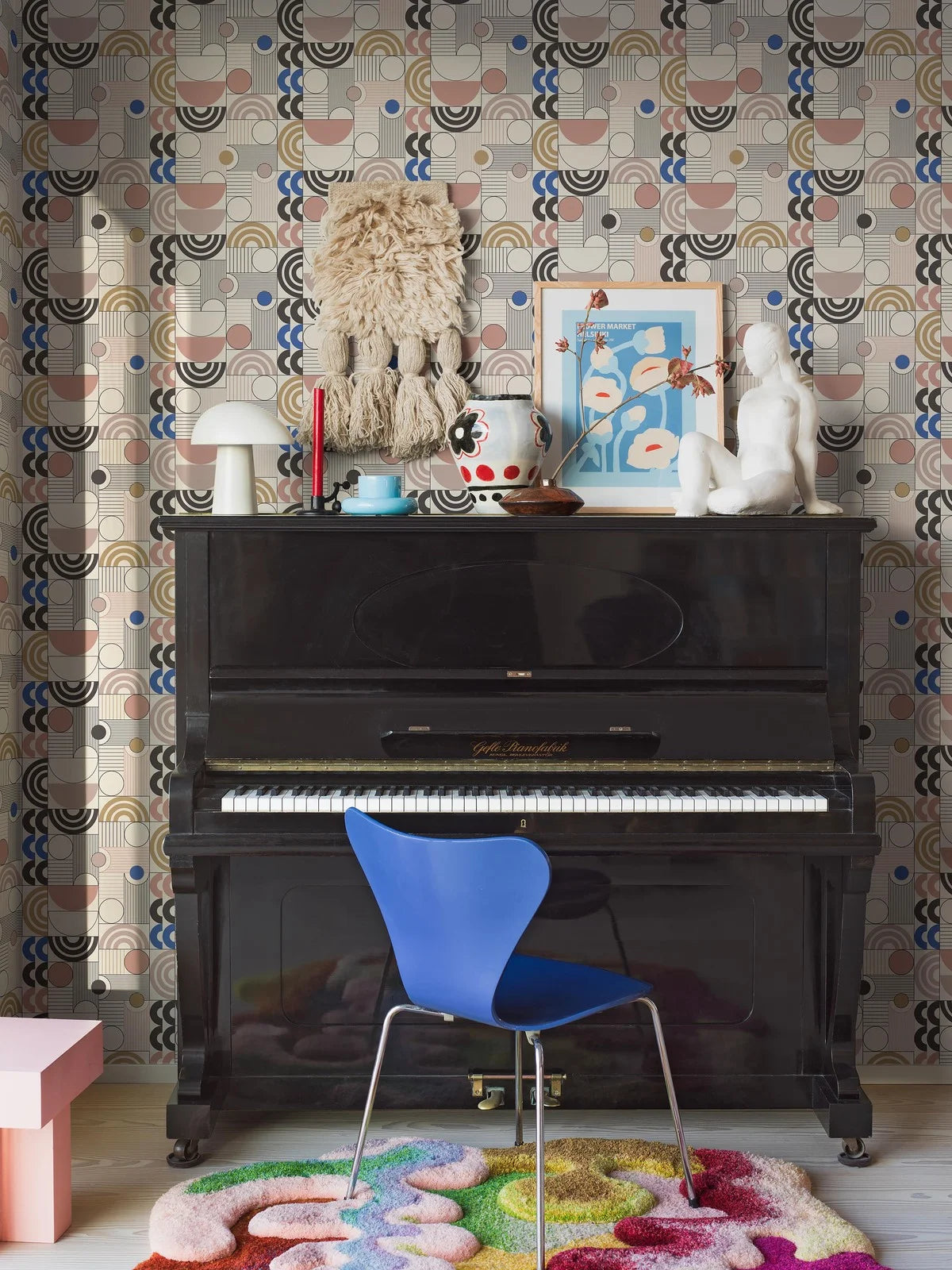 Non-woven paper wallpaper with a geometric pattern COSMOPOLITAN beige