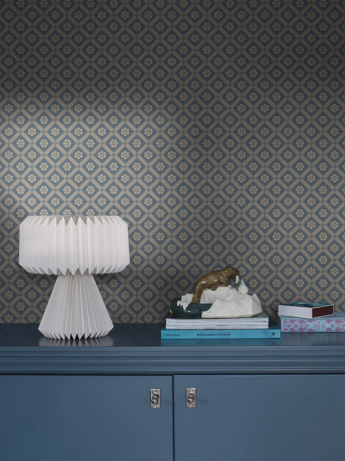 Tapete mit geometrischem Muster LOVE blau