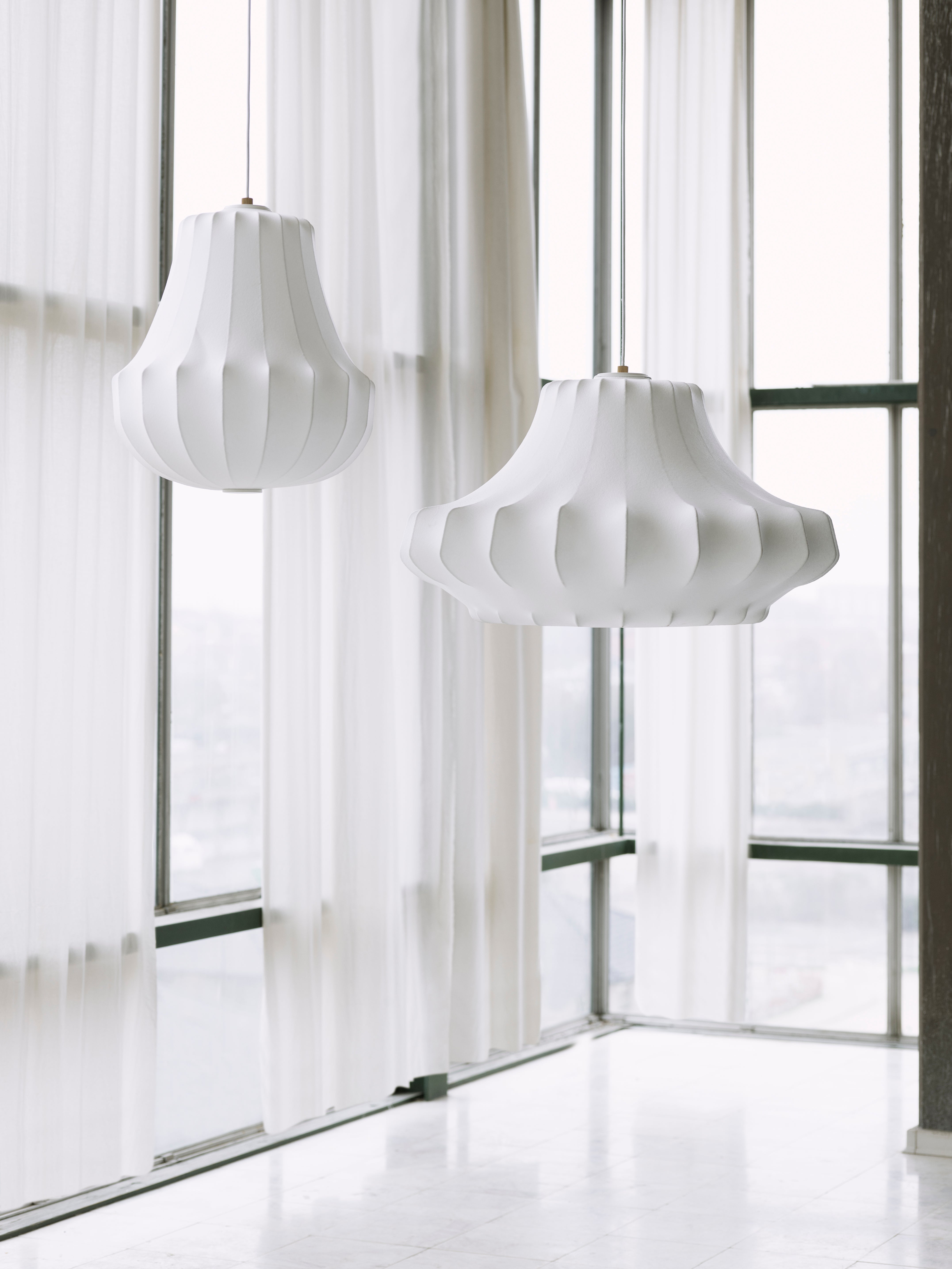 PHANTOM MEDIUM white pendant lamp