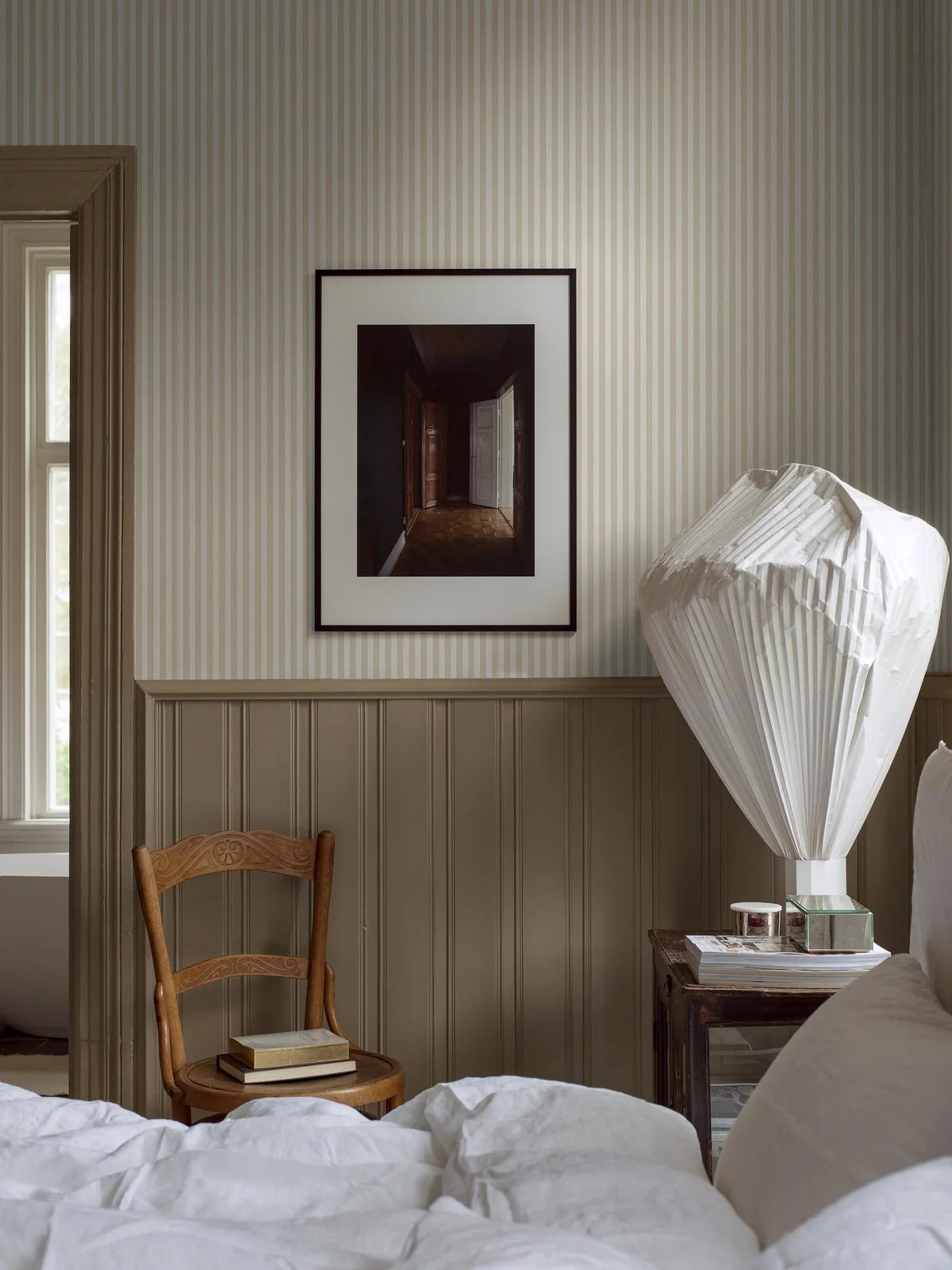 Tapete mit Streifen MÖLLE STRIPE beige mit Weiß