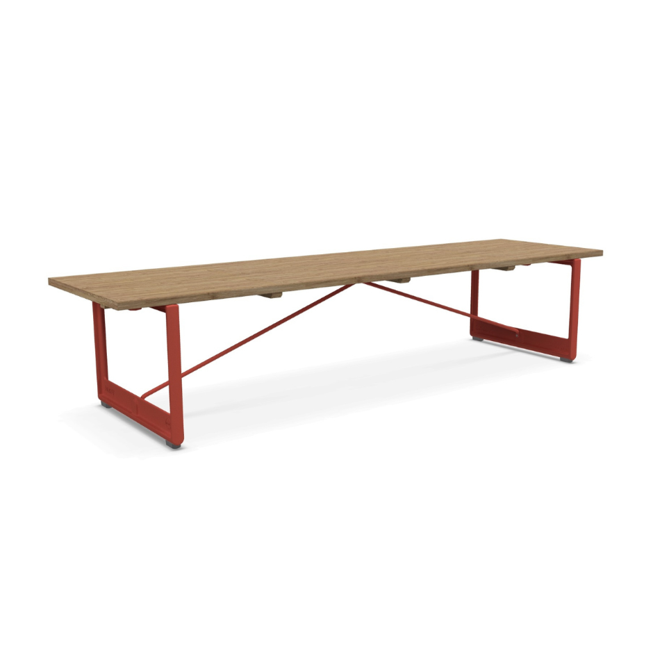 BRUT Bank aus Eichenholz mit rotem Fuß