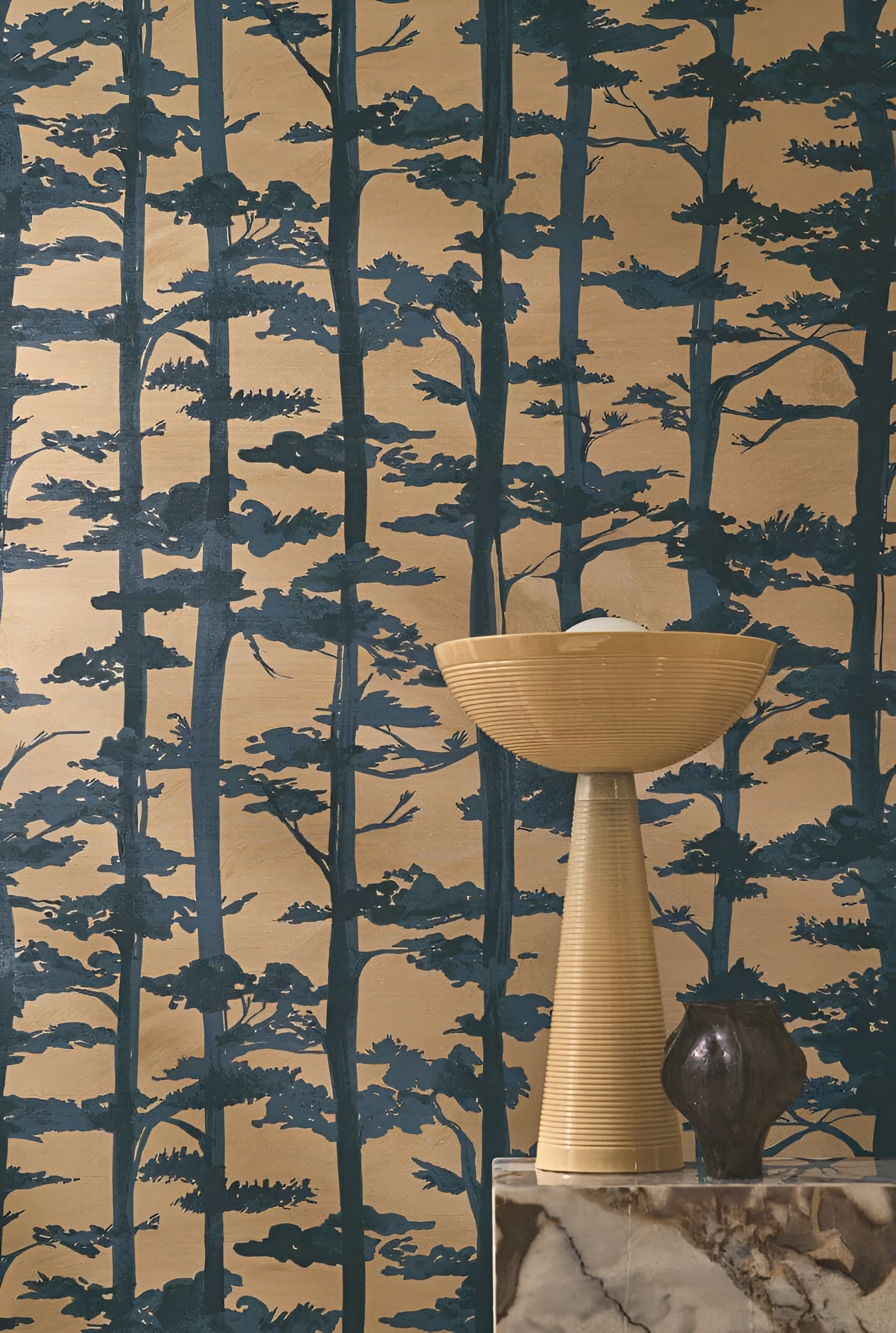 Strukturierte Tapete mit orientalischem Pflanzenmotiv AME - DORÉ/ENCRE navyblau mit dunkelbeige