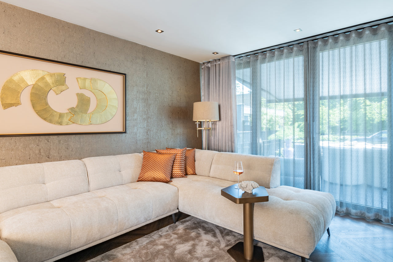 Stehlampe JOSIE mit beigem Schirm und goldener Basis