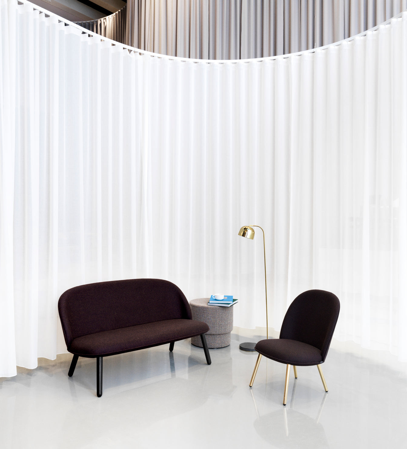 Ace Sofa Black Metall Basis