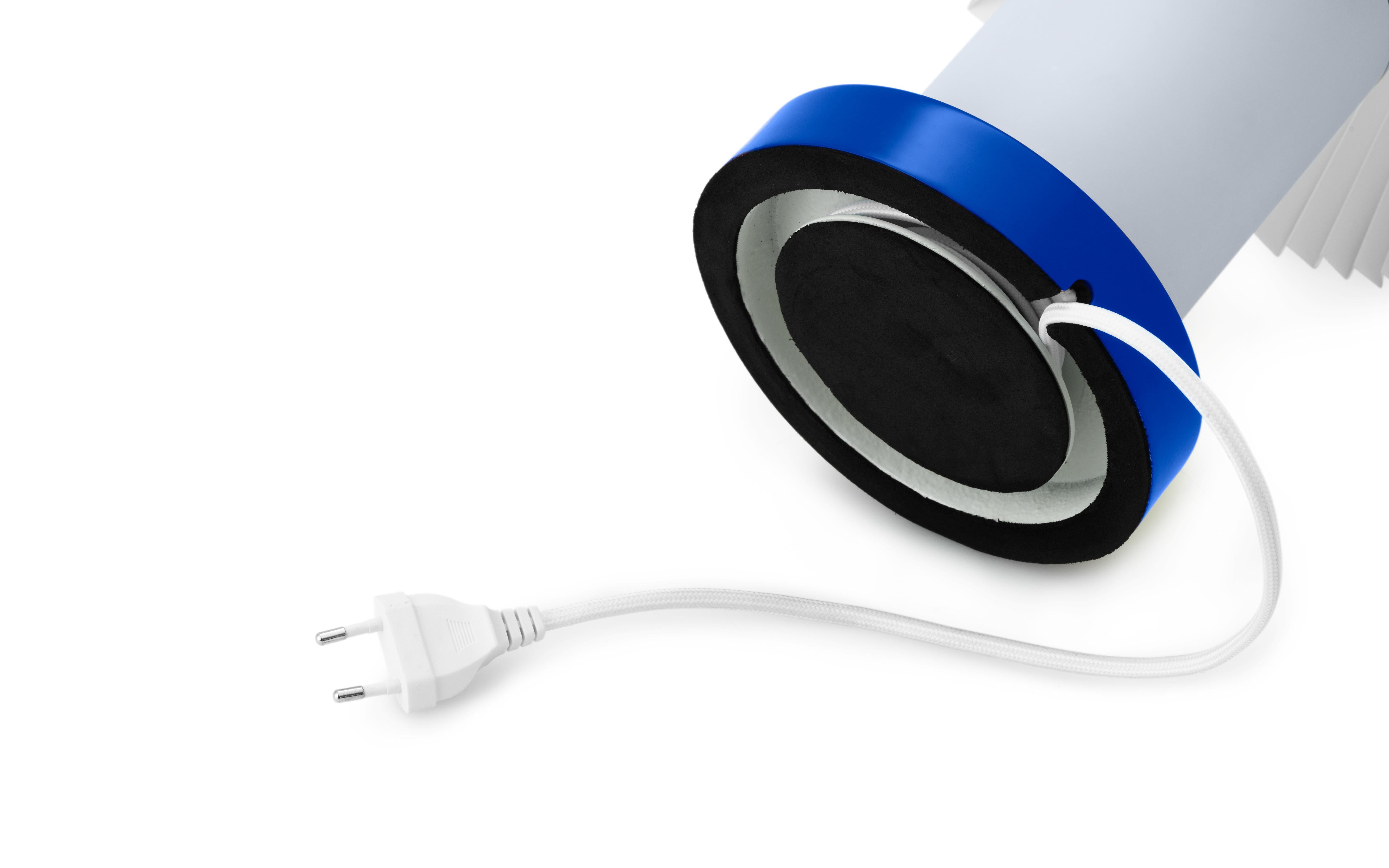 CELLU Tischleuchte weiß mit blauem Fuß