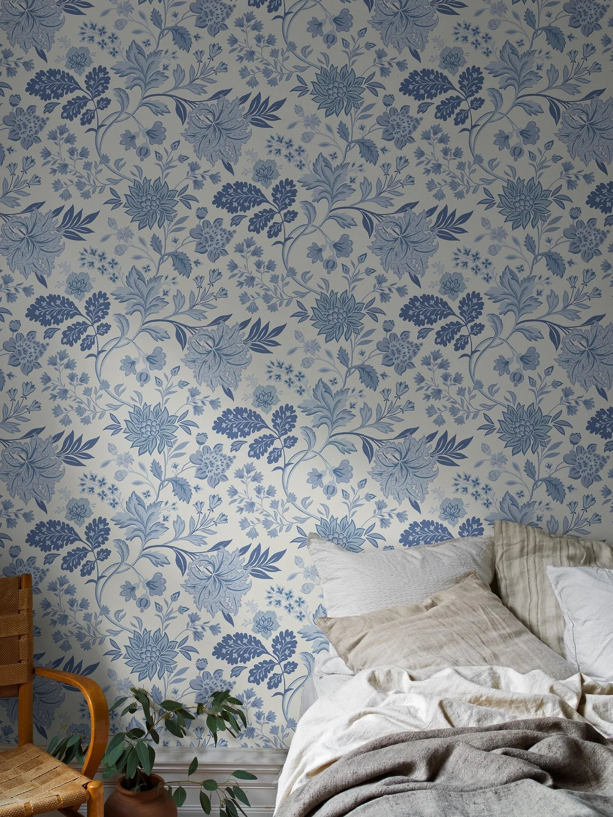 Vlies-Tapete mit Pflanzenmuster ALICIA warmweiß mit Blau