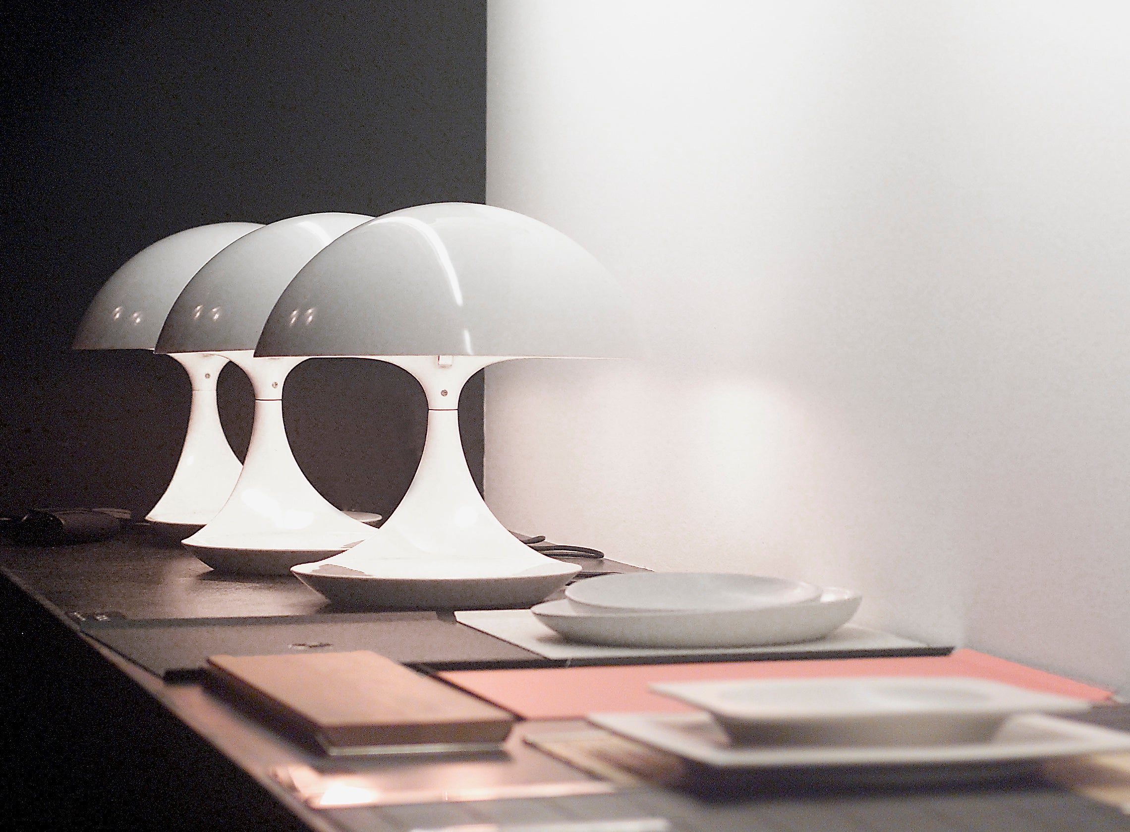 Cobra Table Lamp in Glossy White