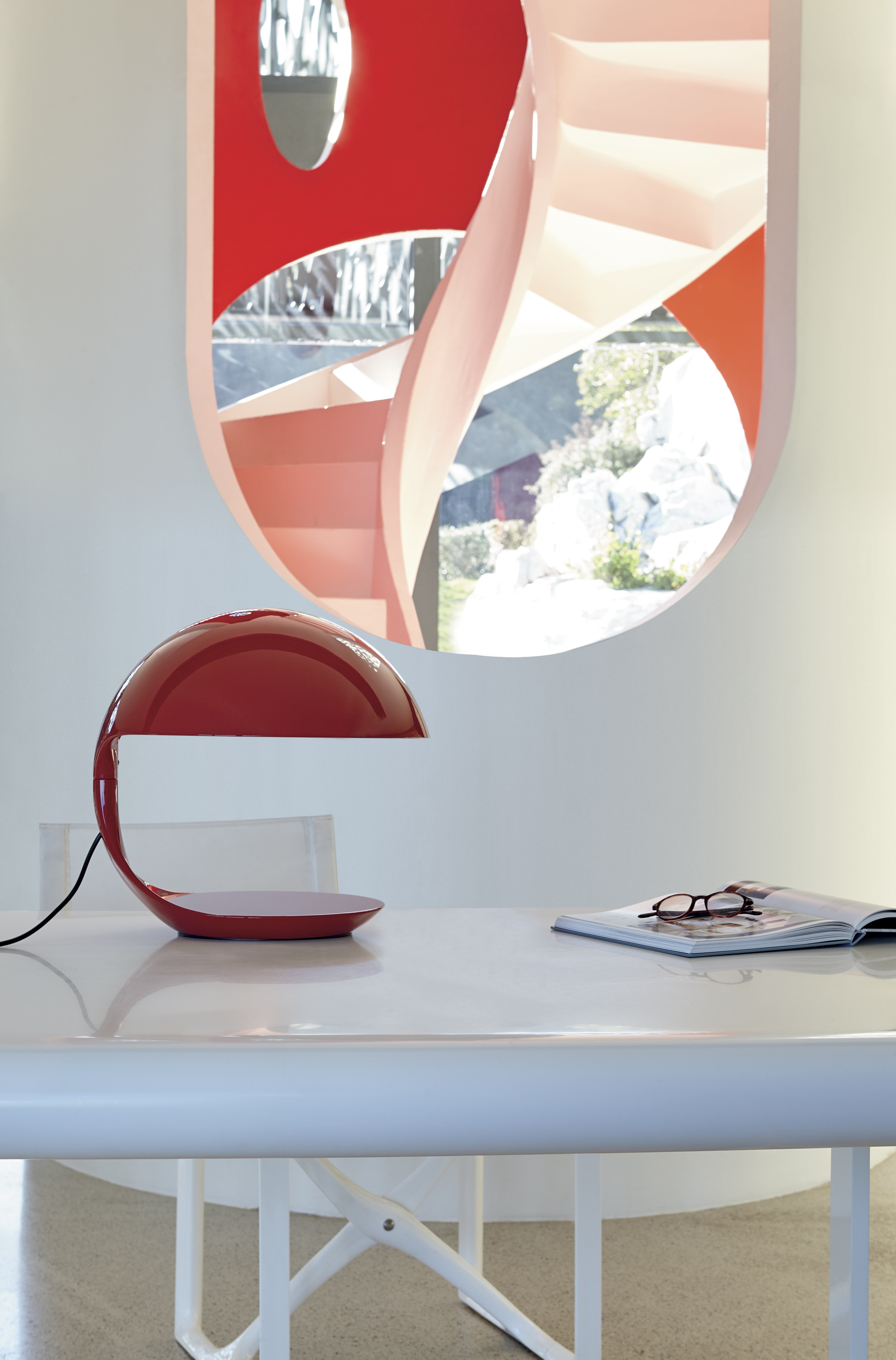 Cobra Table Lamp in Glossy Red