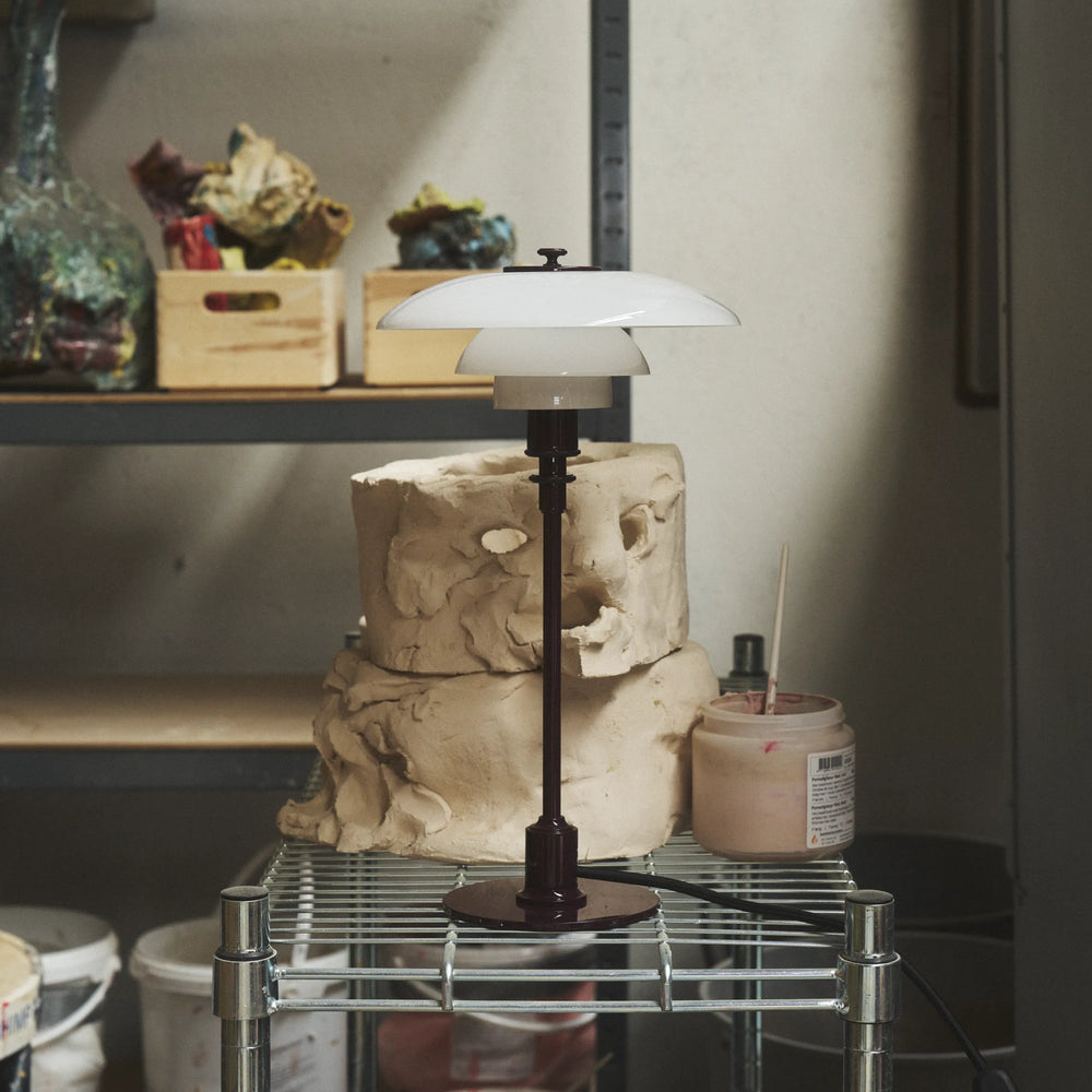Tischlampe PH 2/1 in Weiß mit bordeauxfarbenem Fuß