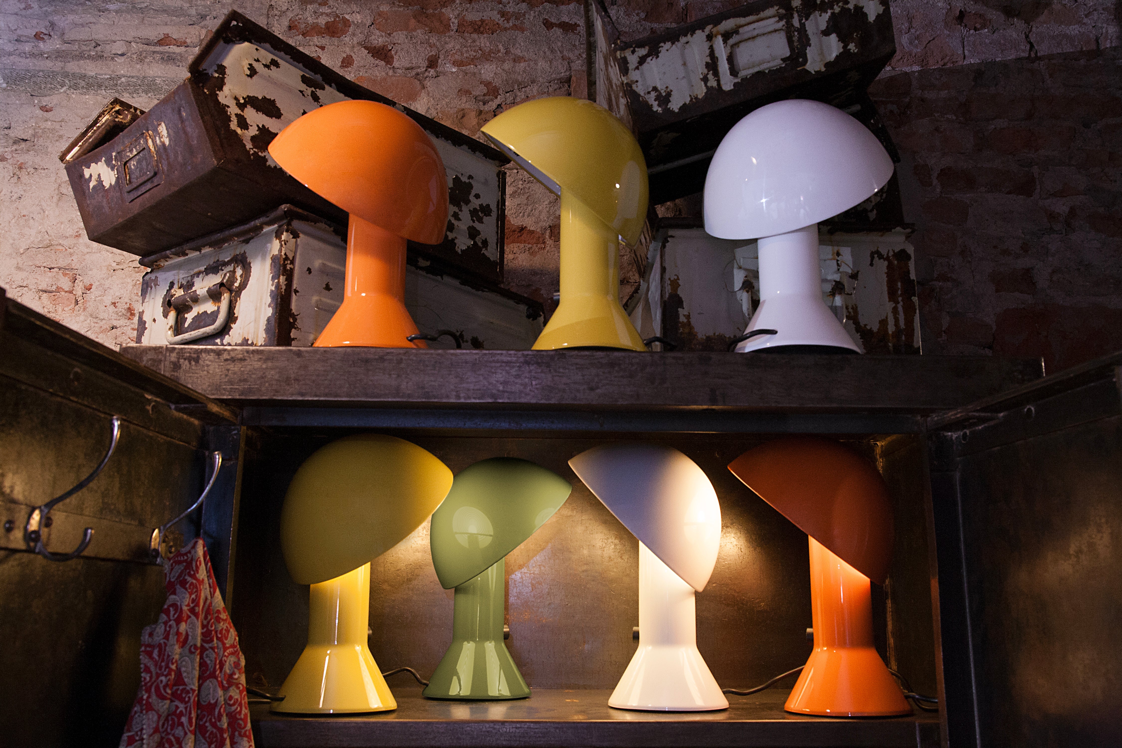 Tischlampe ELMETTO in glänzendem Schwarz