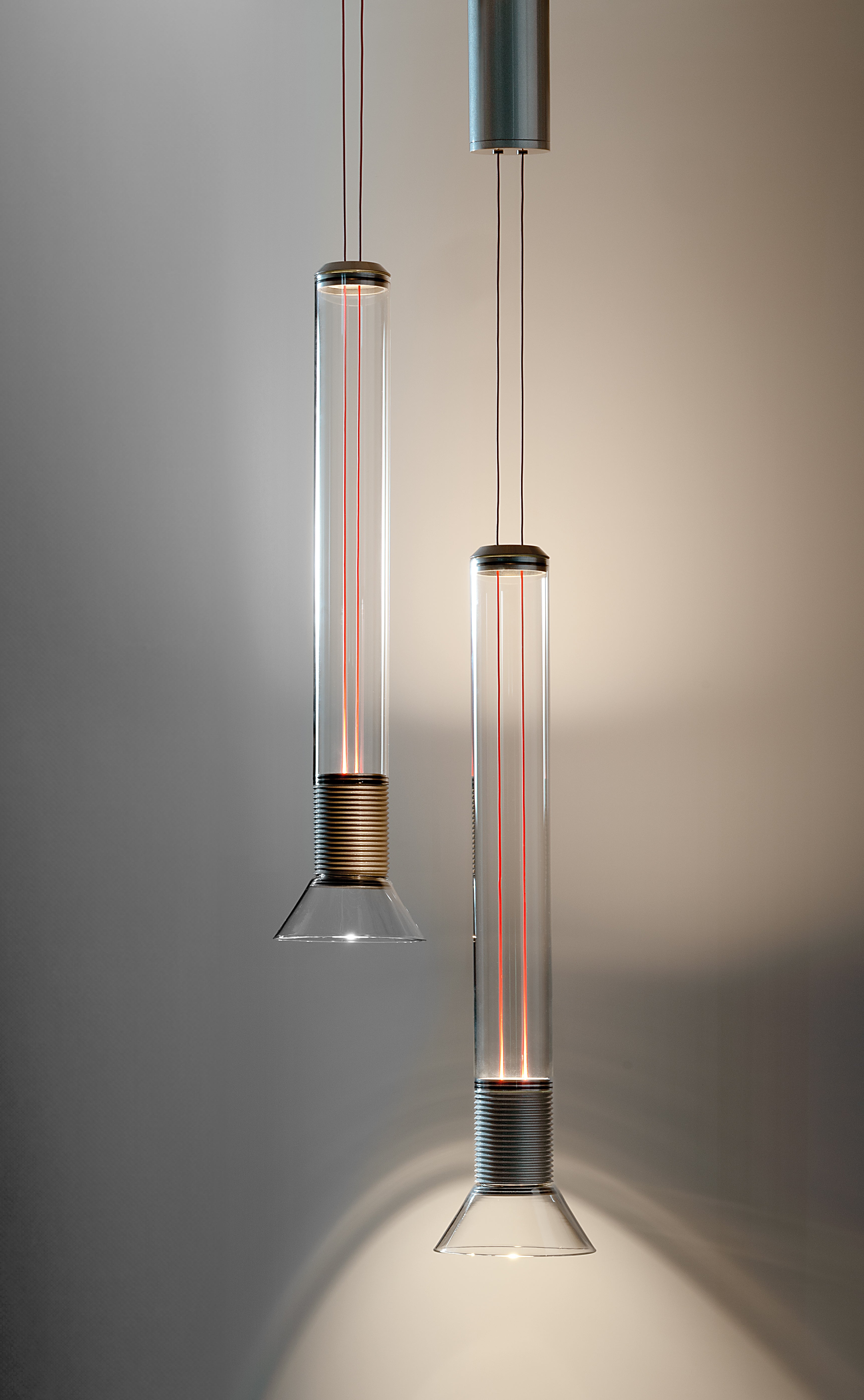 Pendelleuchte DIA transparent mit matten braunen Elementen