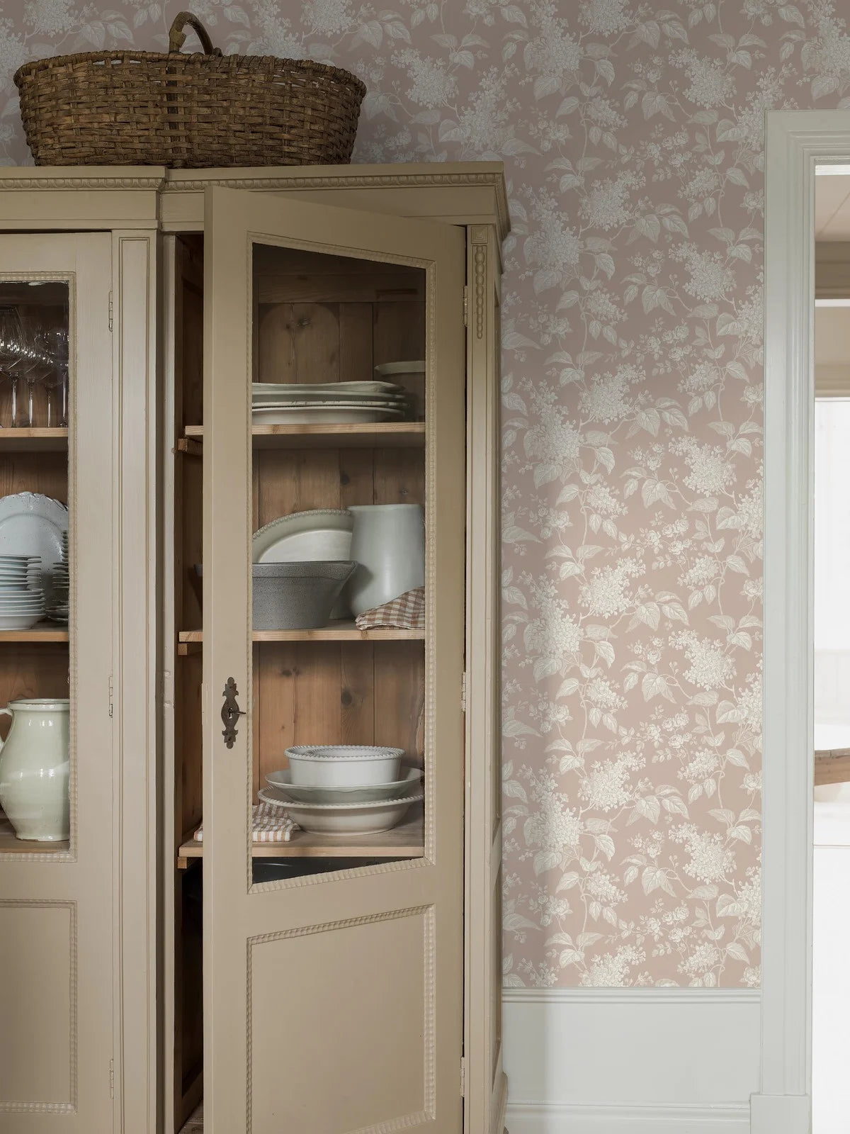 Floral Pattern Wallpaper SYREN Powder Pink with White