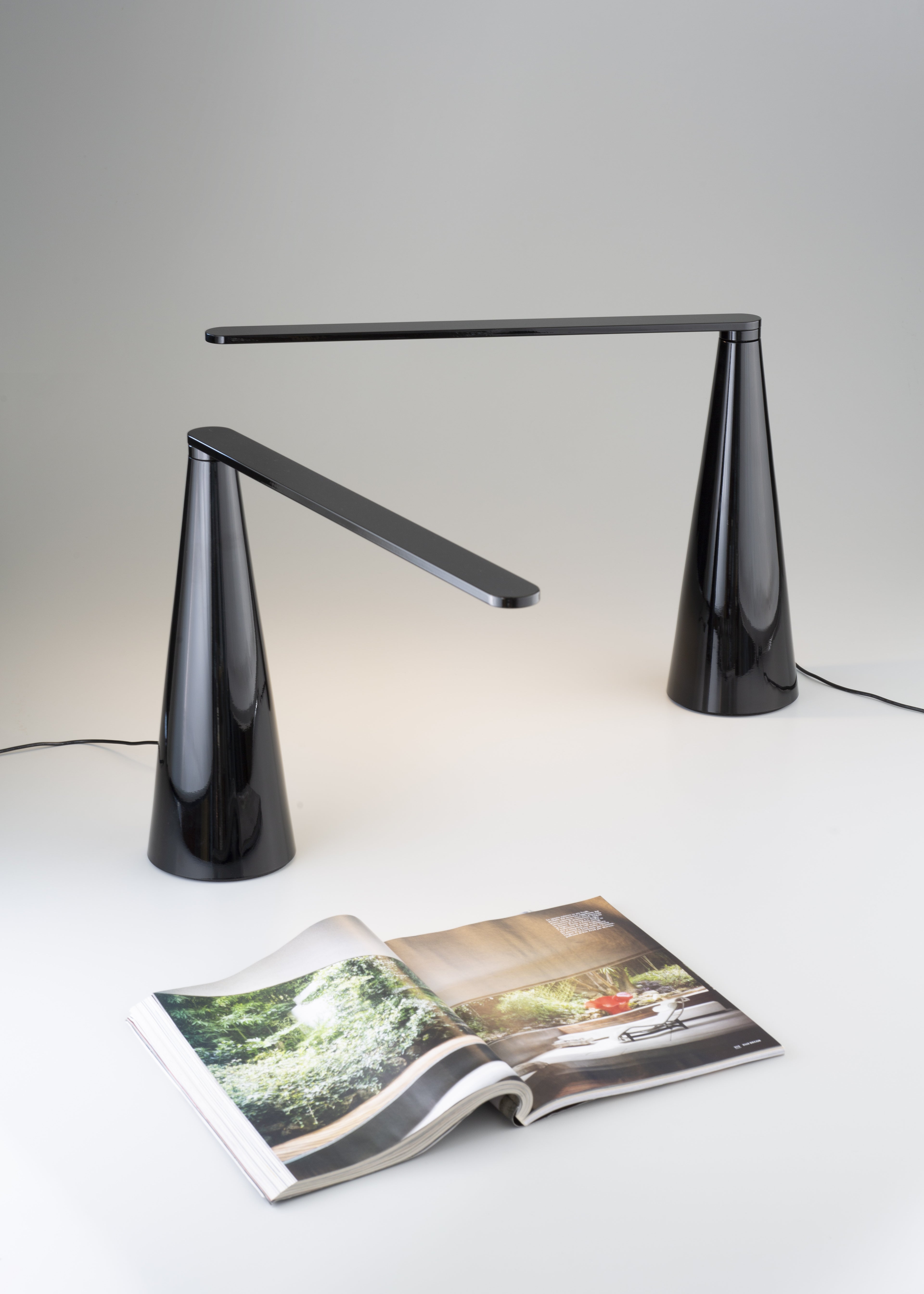 Lampa stołowa ELICA połyskujący żółty – styl minimalistyczny