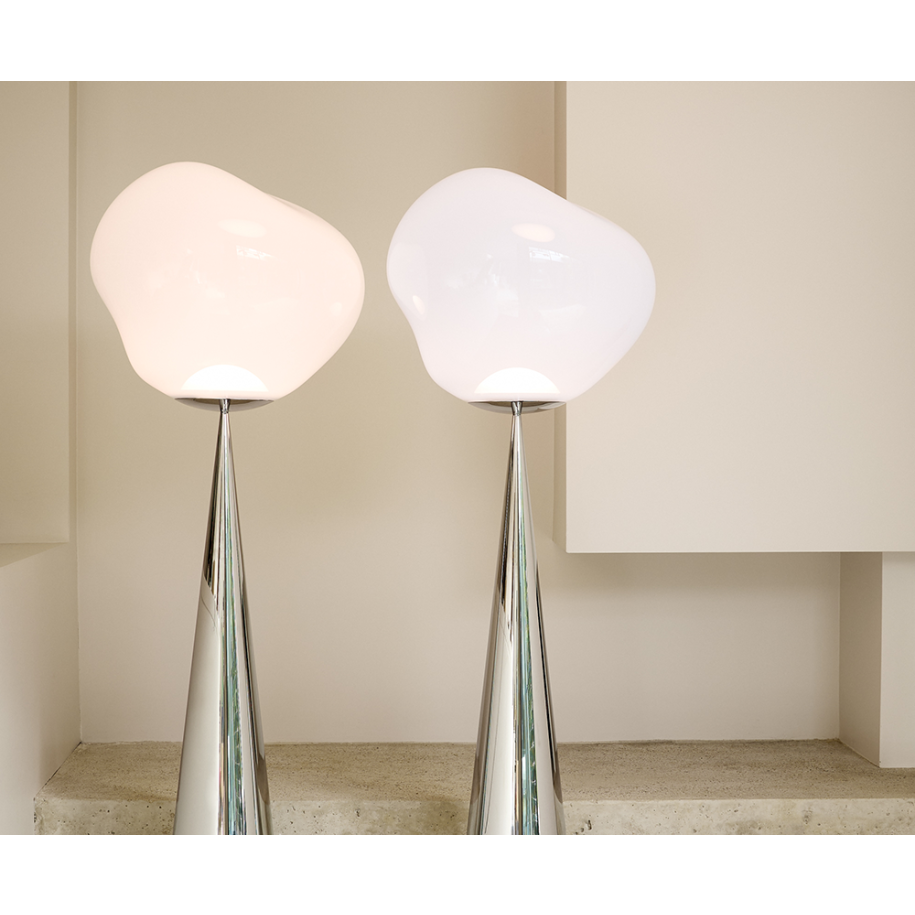 Lampa podłogowa MELT FAT CONE opalizujący ze srebrną podstawą – Tom Dixon