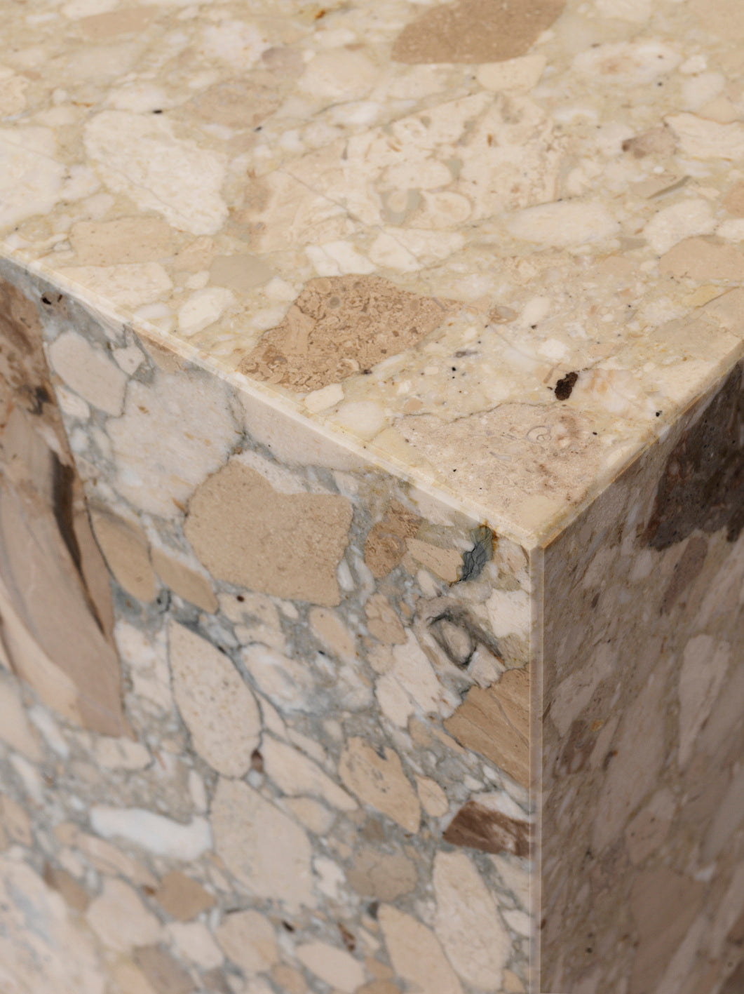 PLINTH GRAND coffee table sandy stone