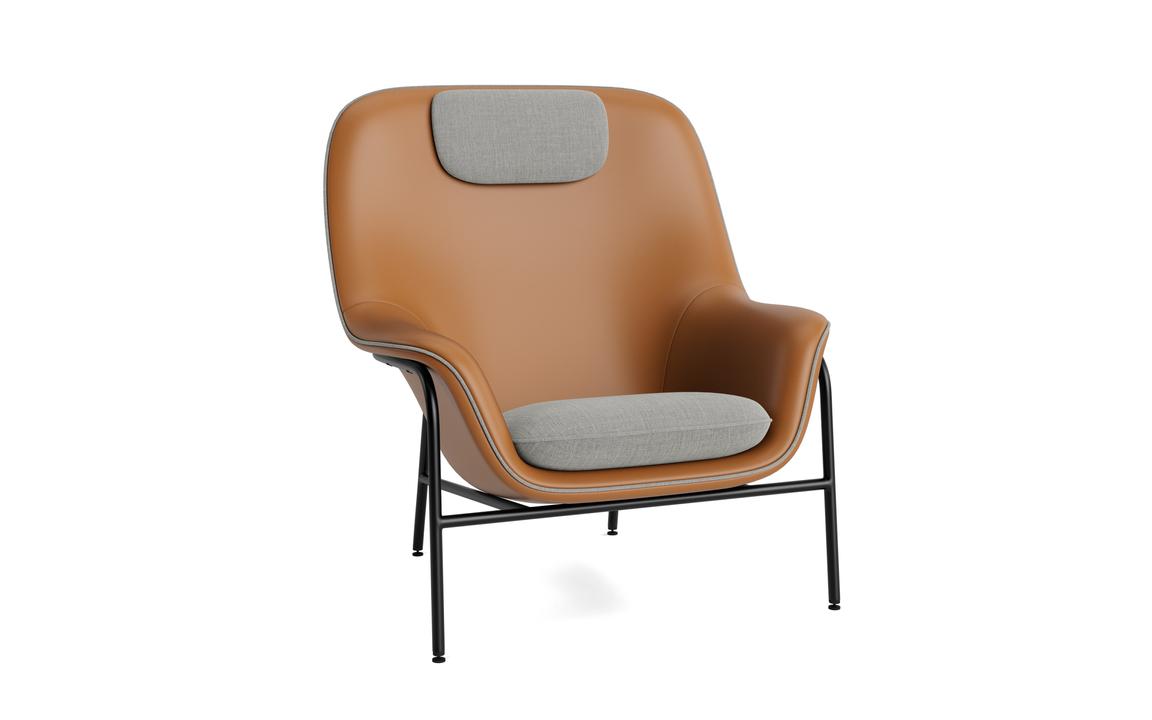 Drape High W. Kopfstütze Drape -Sessel mit einer schwarzen Metallbasis
