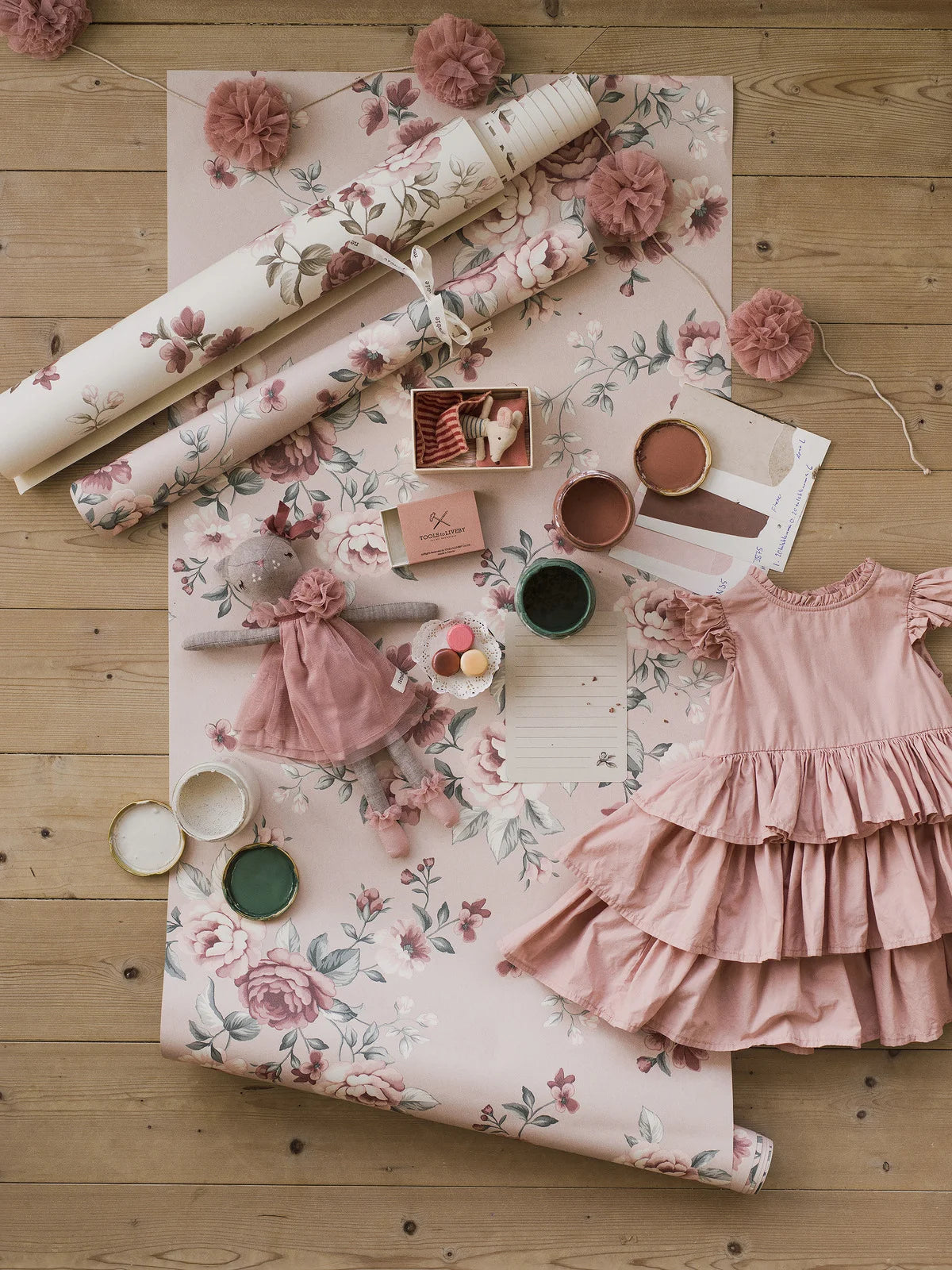 NOMI Pink Floral Pattern Wallpaper