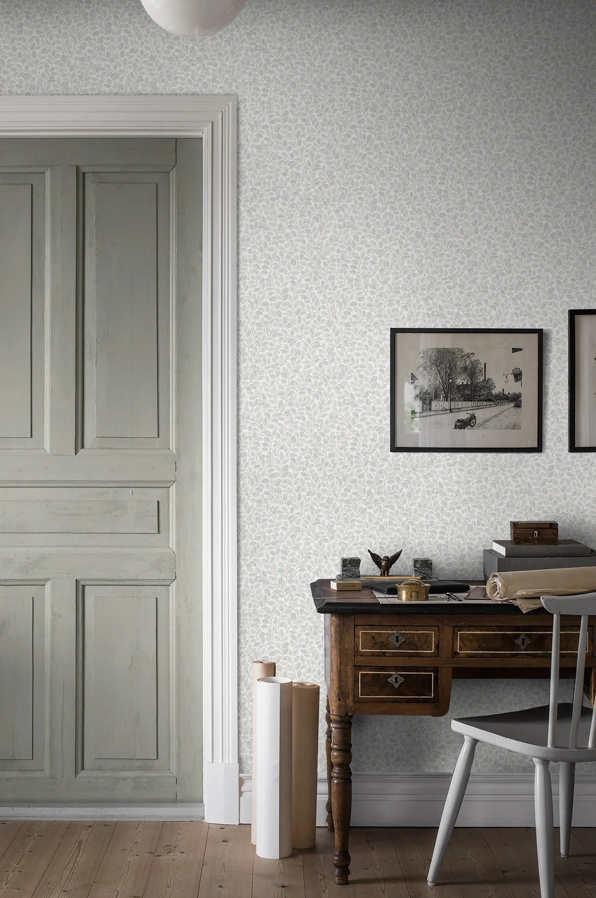 Hazel White Wallpaper with Greenish Gray Leaf Pattern
