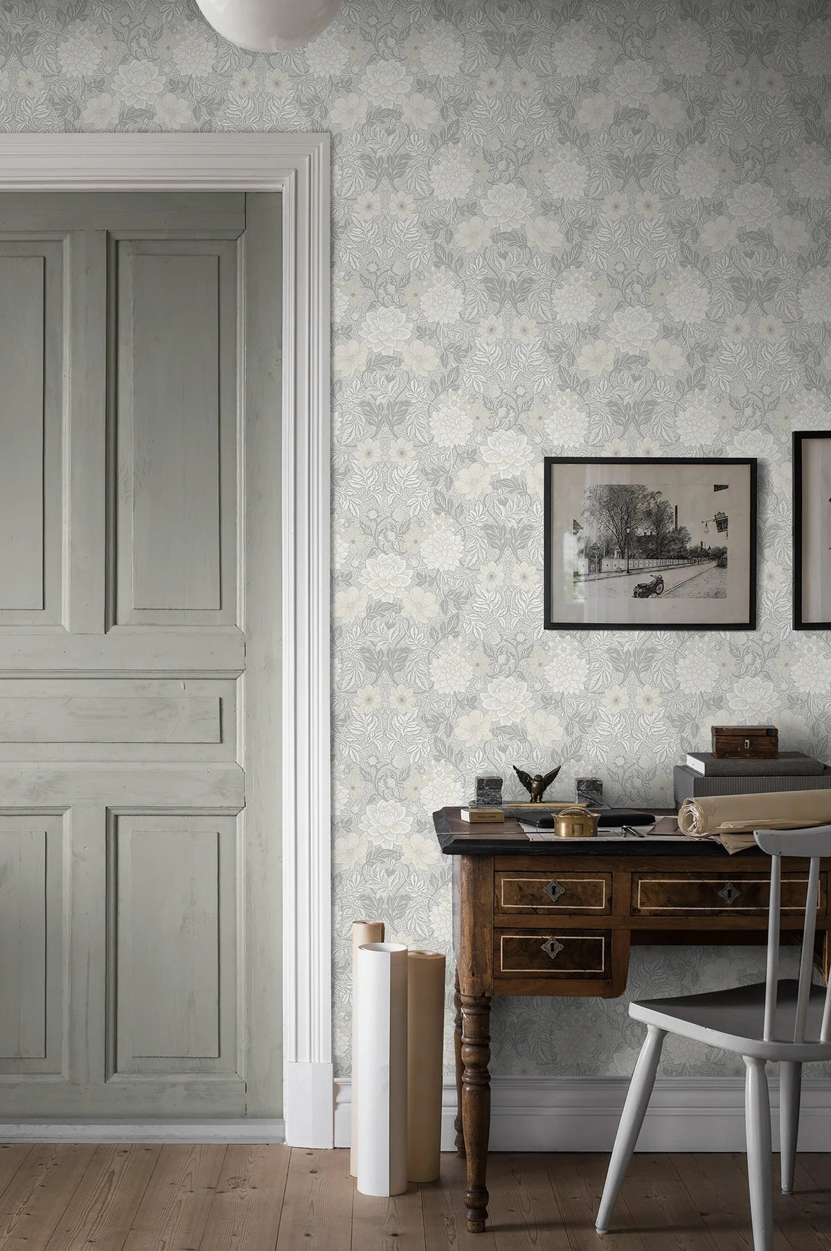 Non-woven paper wallpaper with a floral pattern DAHLIA GARDEN gray-beige with white