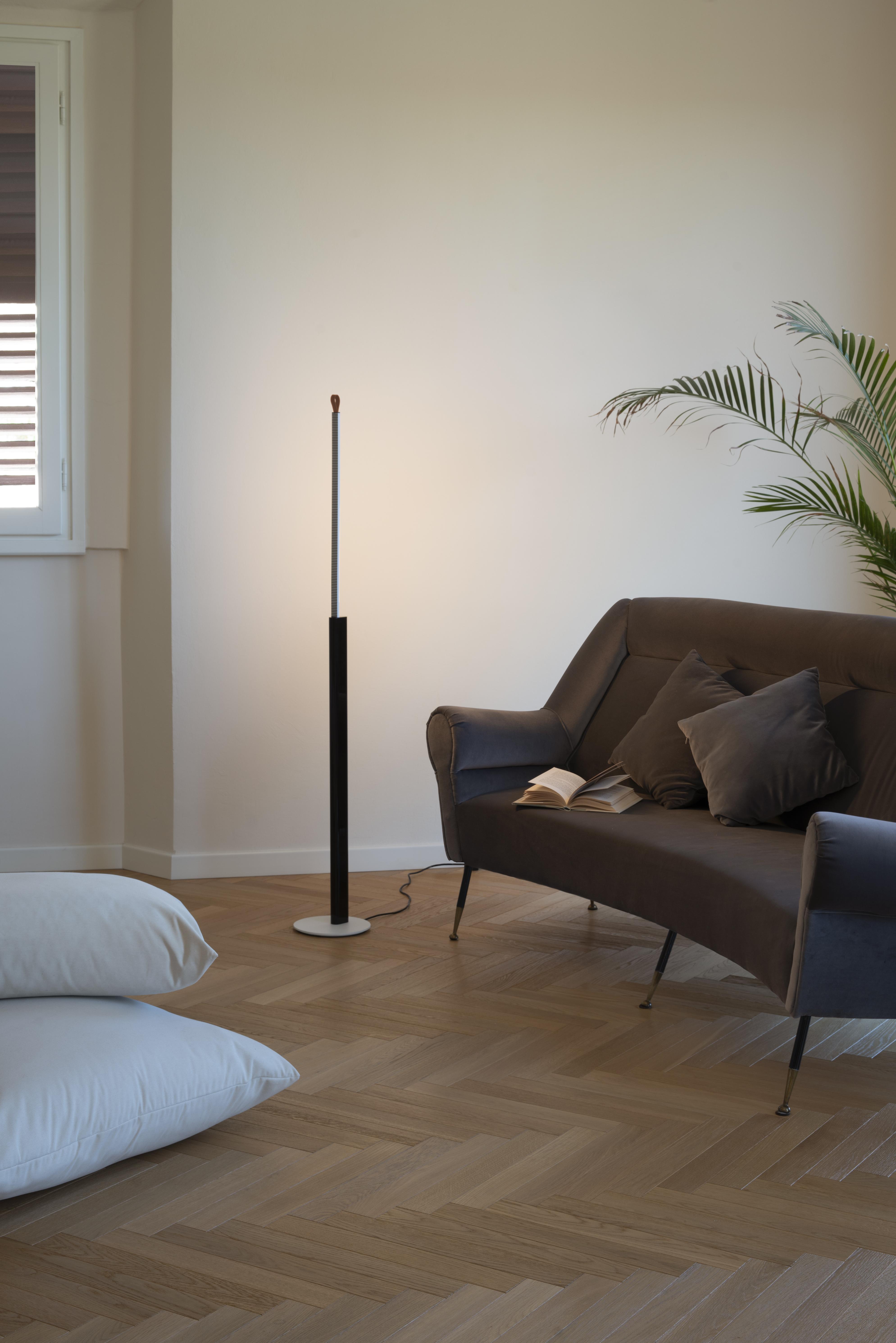 Stehlampe METRICA in glänzendem Weiß