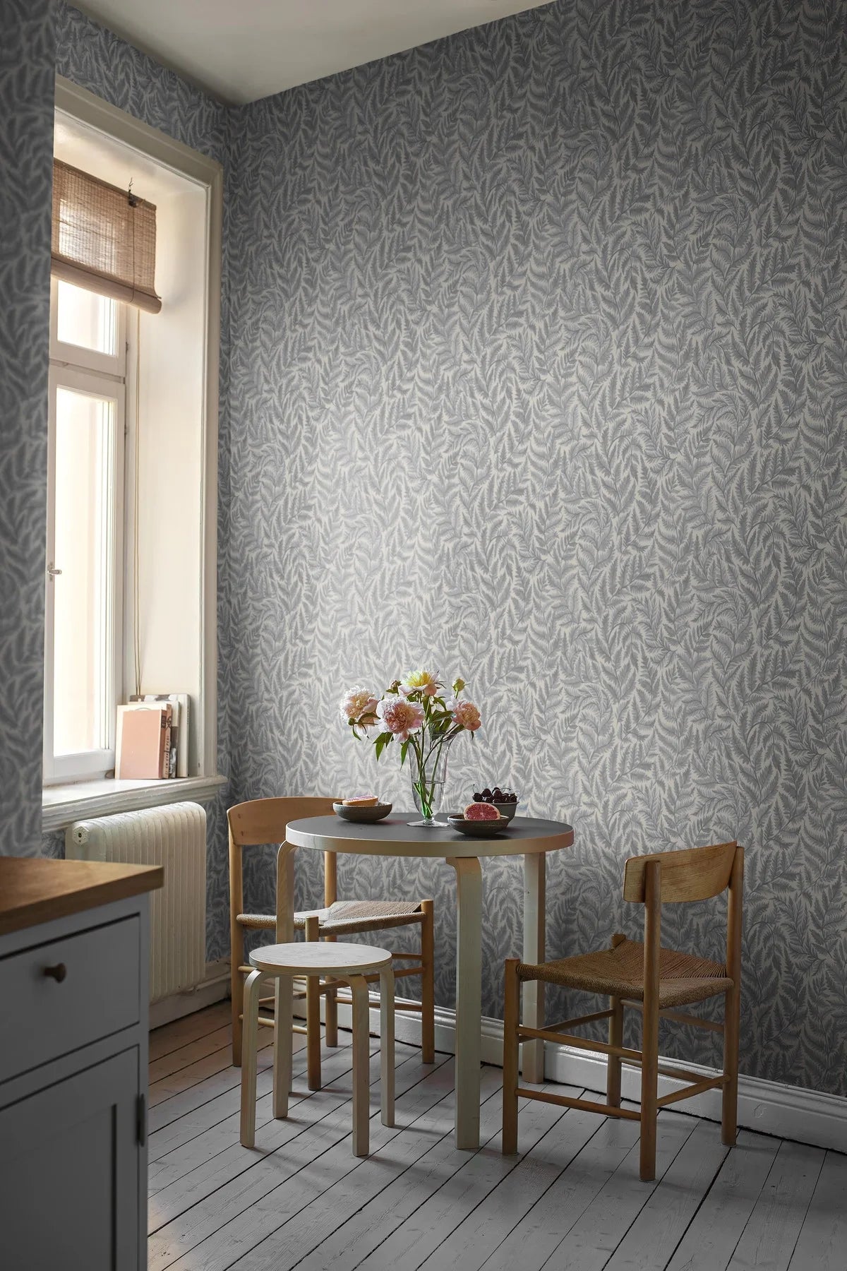 Non-woven paper wallpaper with a plant pattern FERNS light blue with white