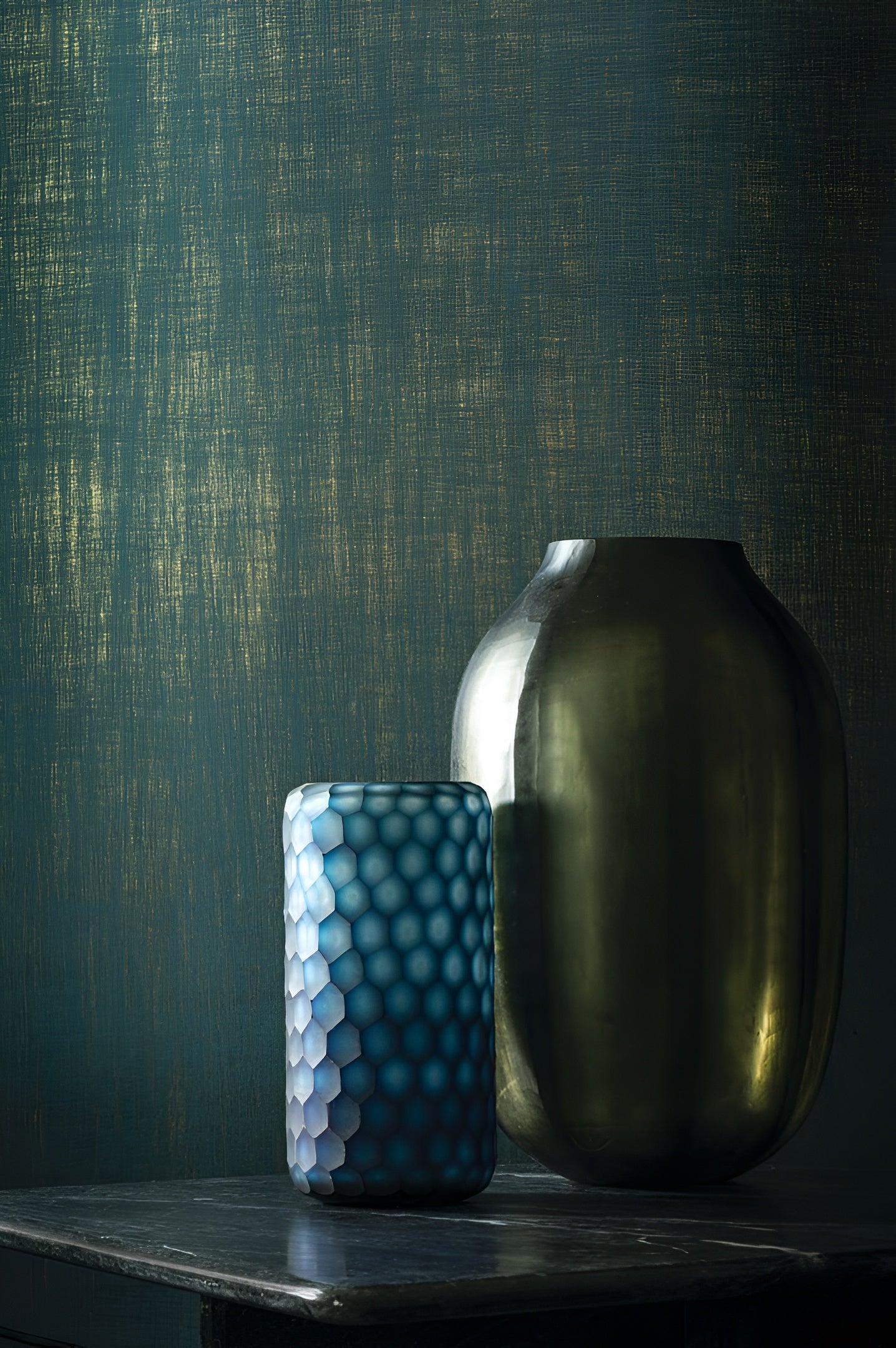 Textile wallpaper with a metallic structure HEMERA - Golden OCRE