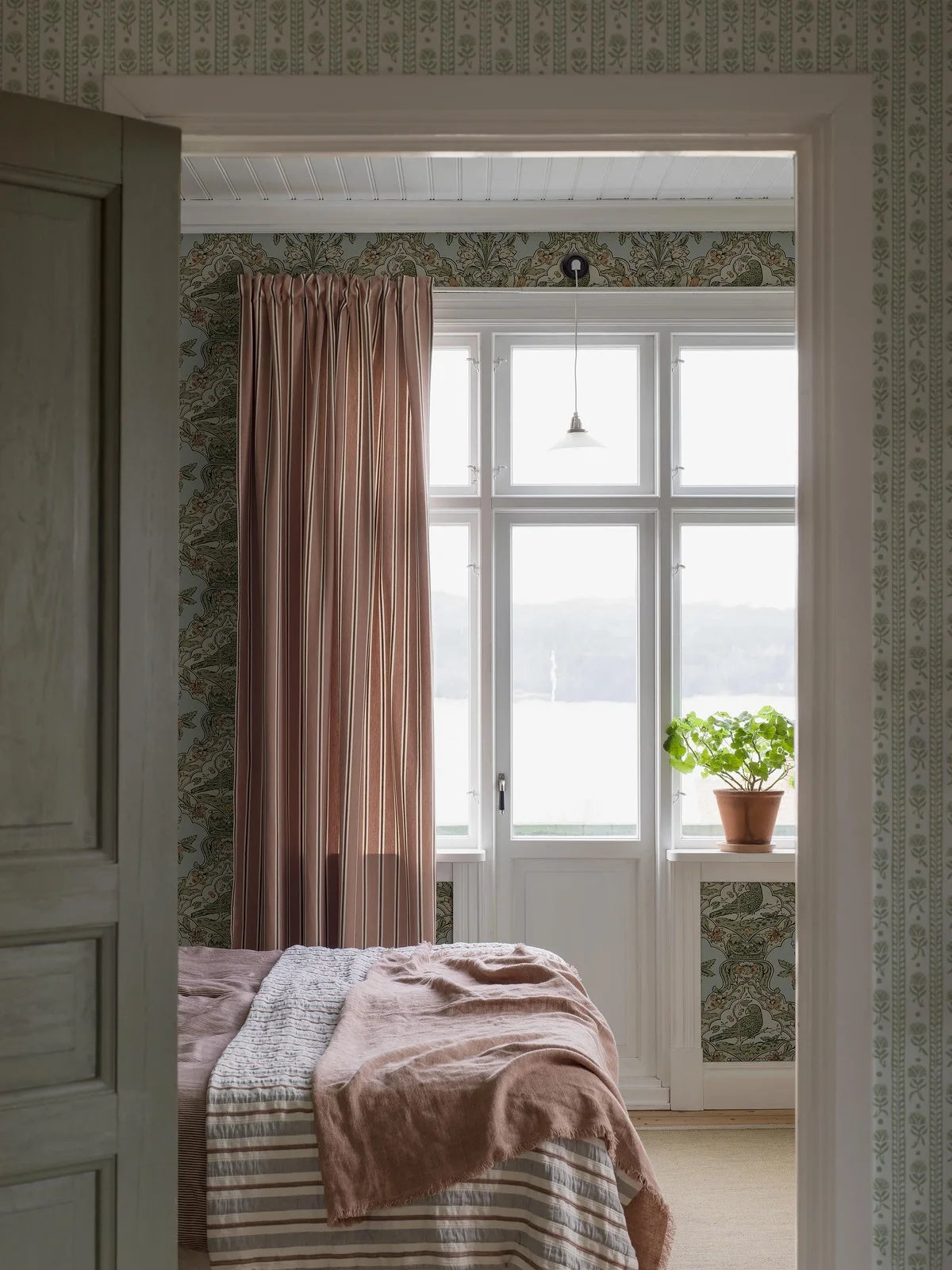 Non-woven paper wallpaper with a botanical pattern SKENNINGE blue with green