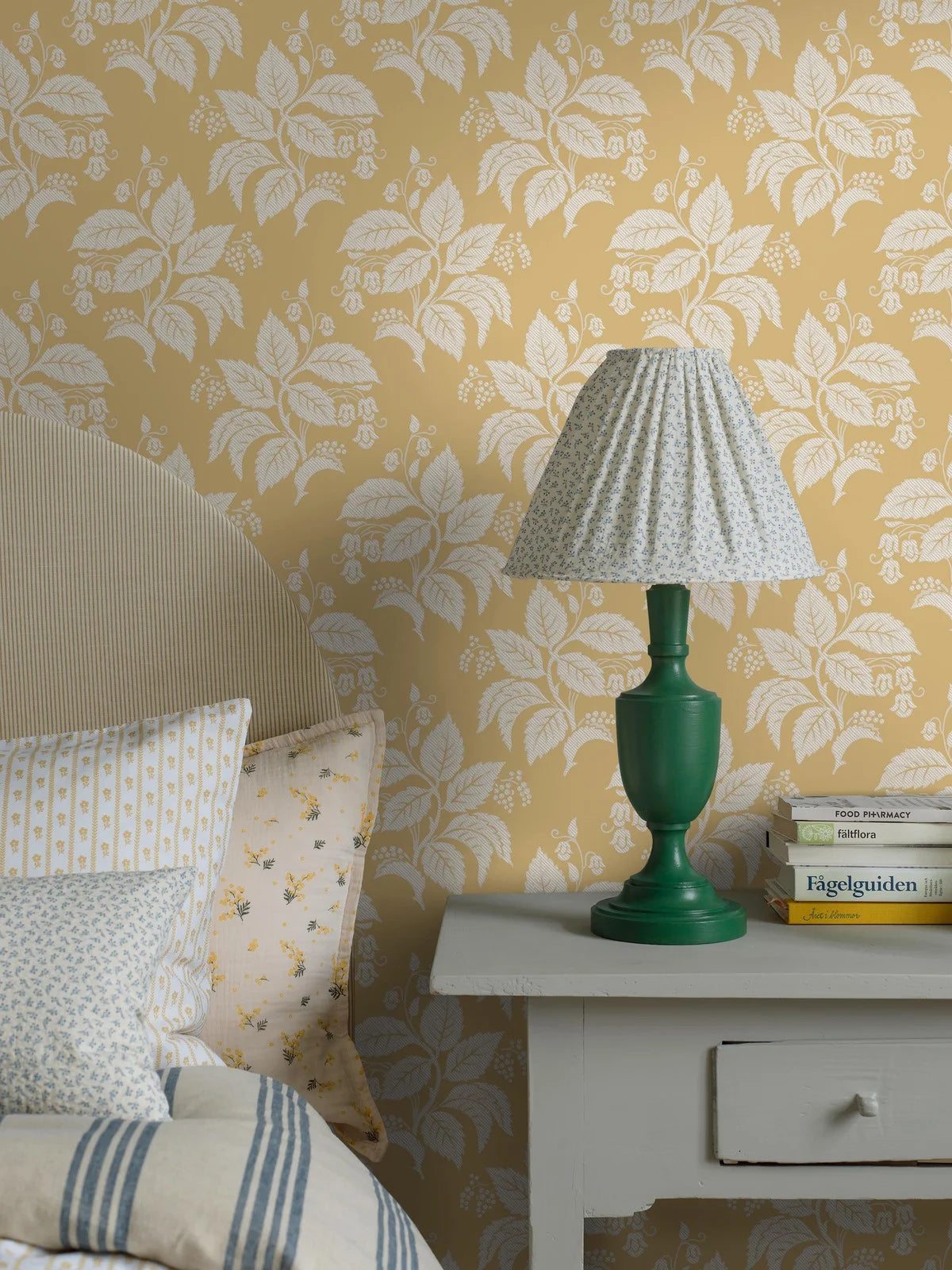 Non-woven paper wallpaper with a plant pattern TENGBERGSKA yellow with white