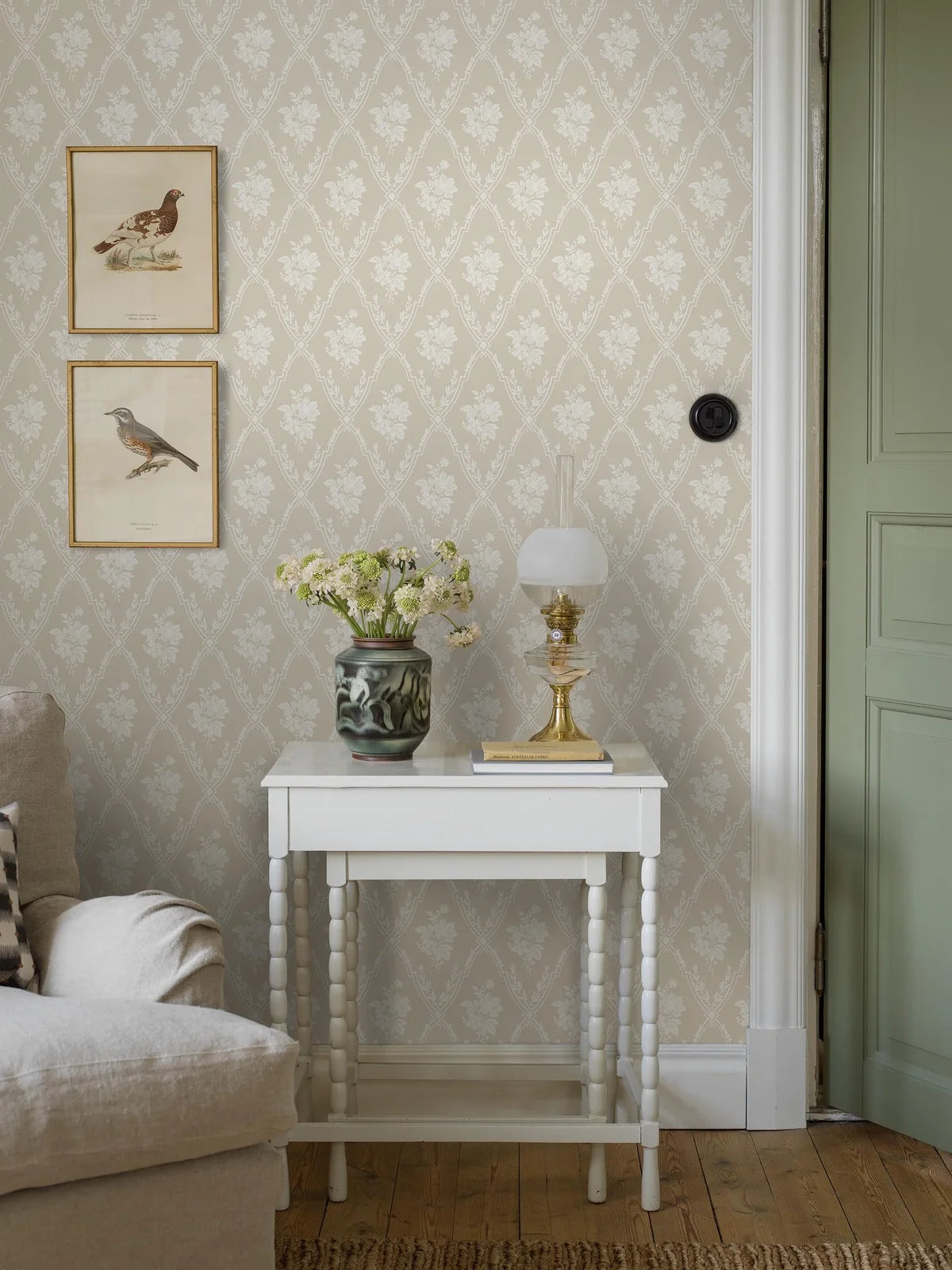 VÄSTIGÅRN beige Vlies-Tapete mit pflanzlichem Muster