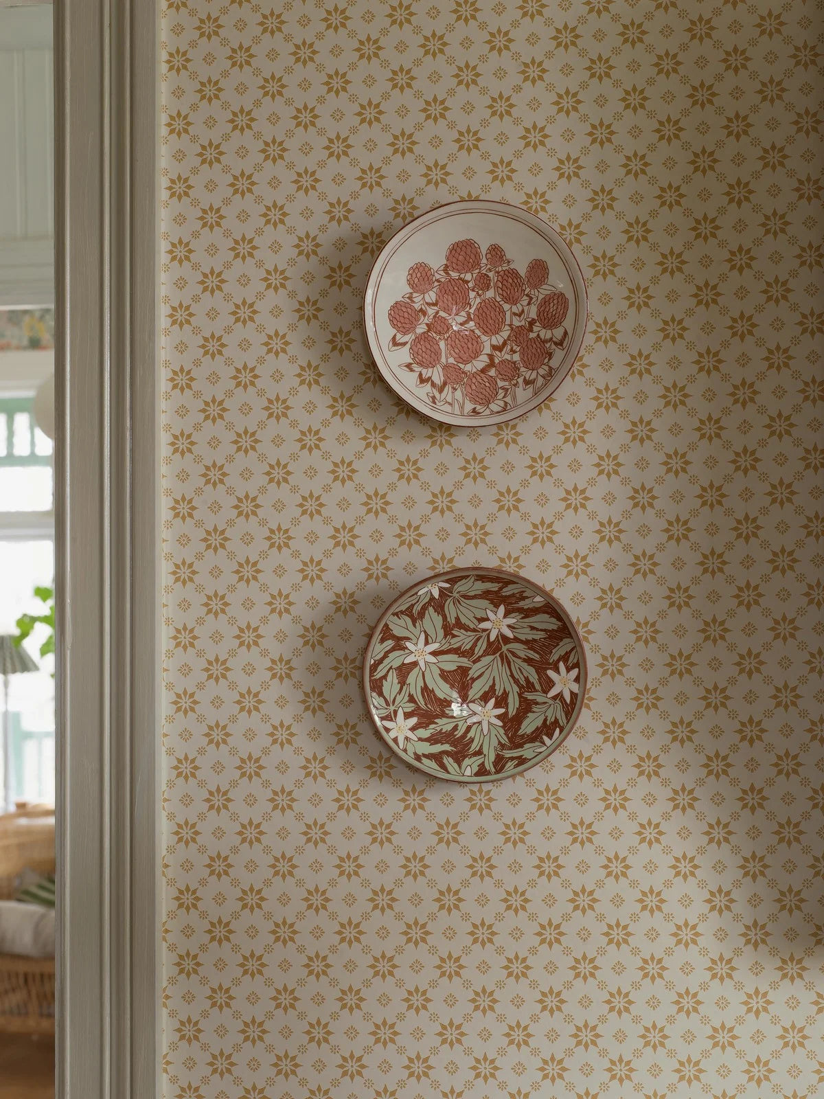 Vlies-Tapete mit geometrischem Muster STELLA in hellbeige mit Gelb