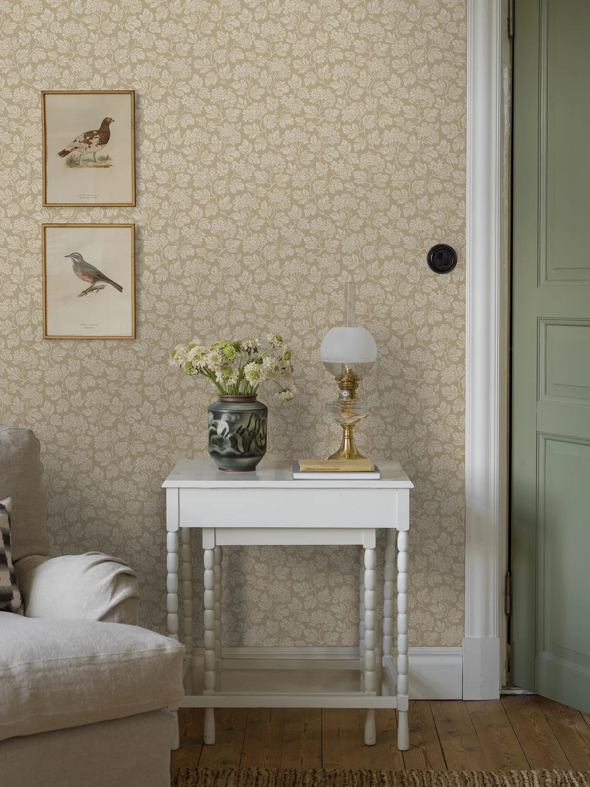 Vlies-Tapete mit pflanzlichem Muster HAGTORN beige