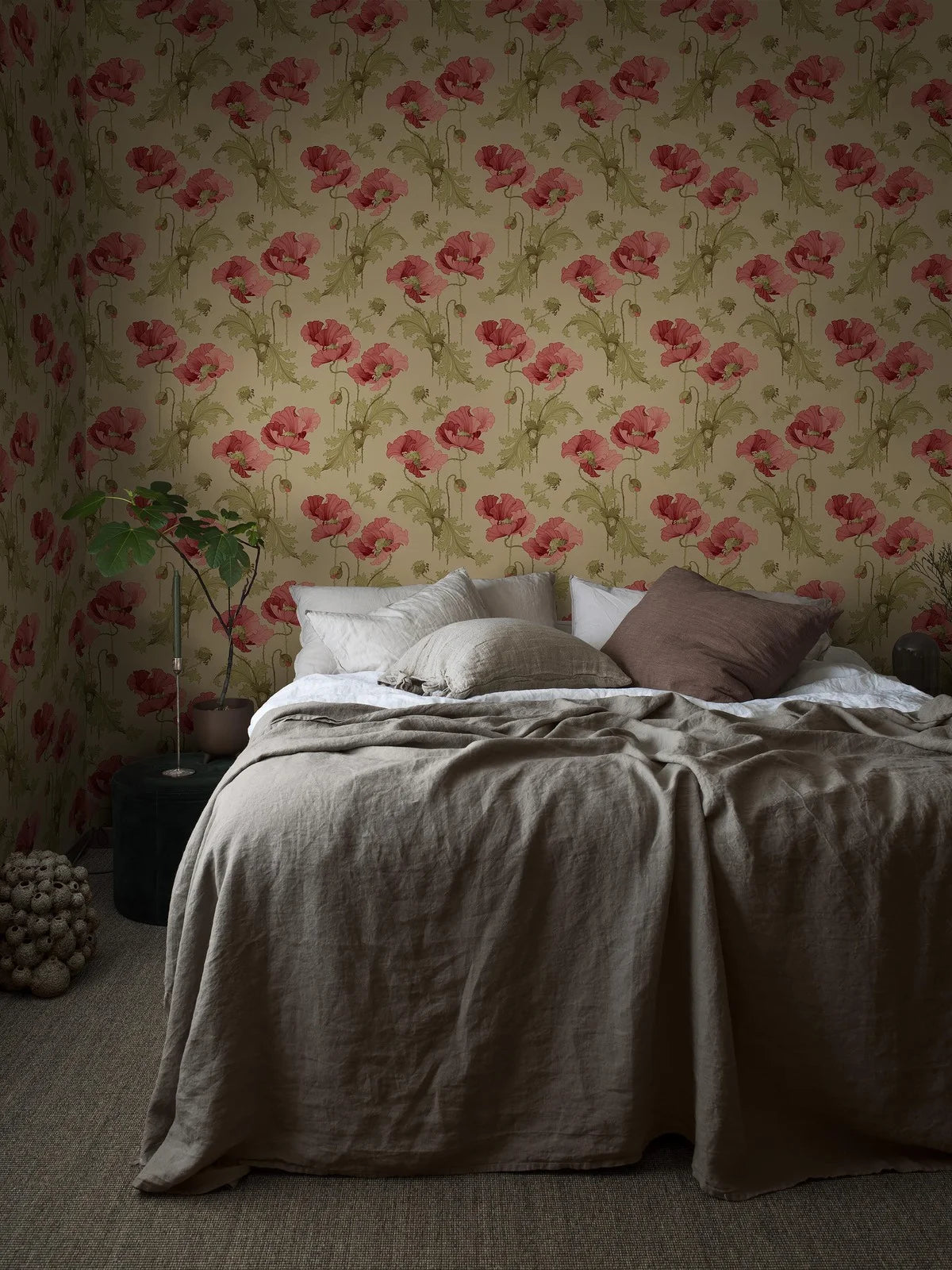VALLMO beige mit rosa pflanzlichem Muster Vlies-Tapete