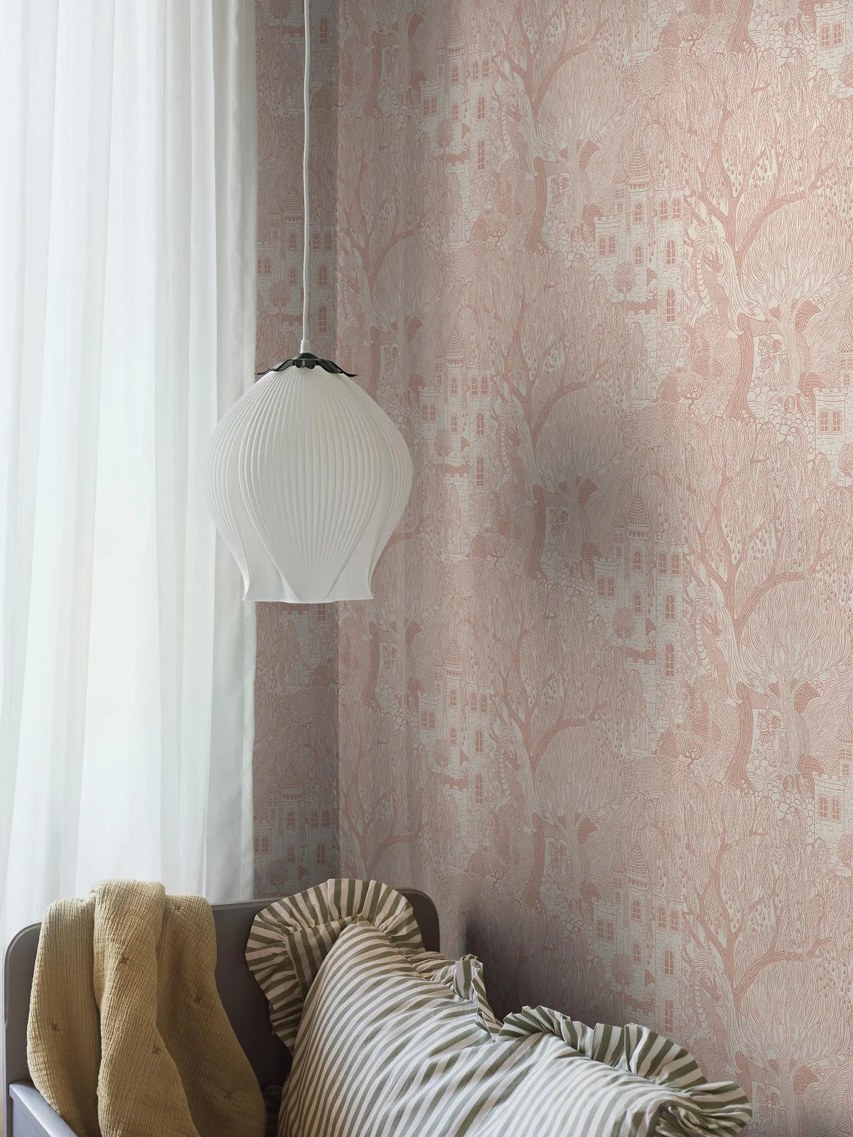Kinder-Tapete mit Märchenmotiv KÖNIGREICH DER WEIDEN rosa