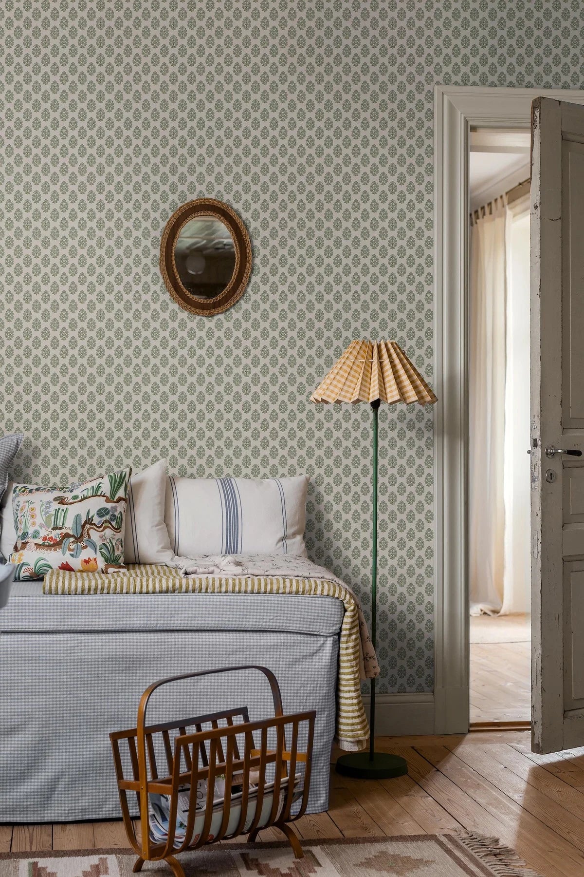 SIBYLLA Cream Floral Pattern Wallpaper with Blue