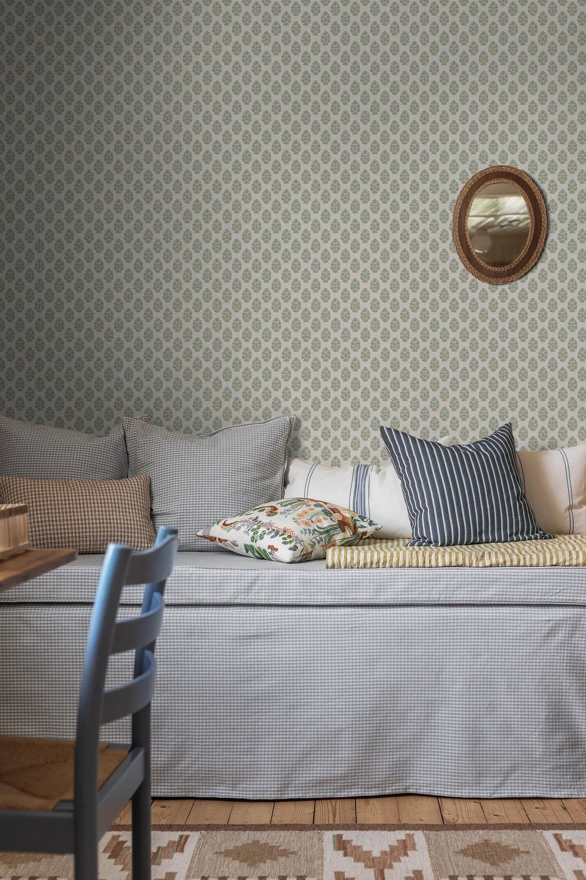 SIBYLLA Cream Floral Pattern Wallpaper with Blue