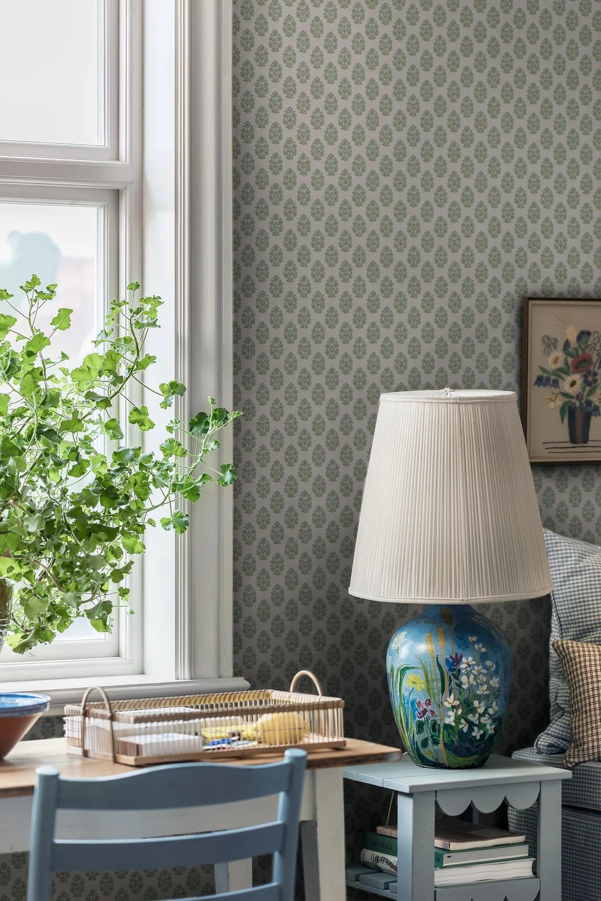 SIBYLLA Cream Floral Pattern Wallpaper with Blue