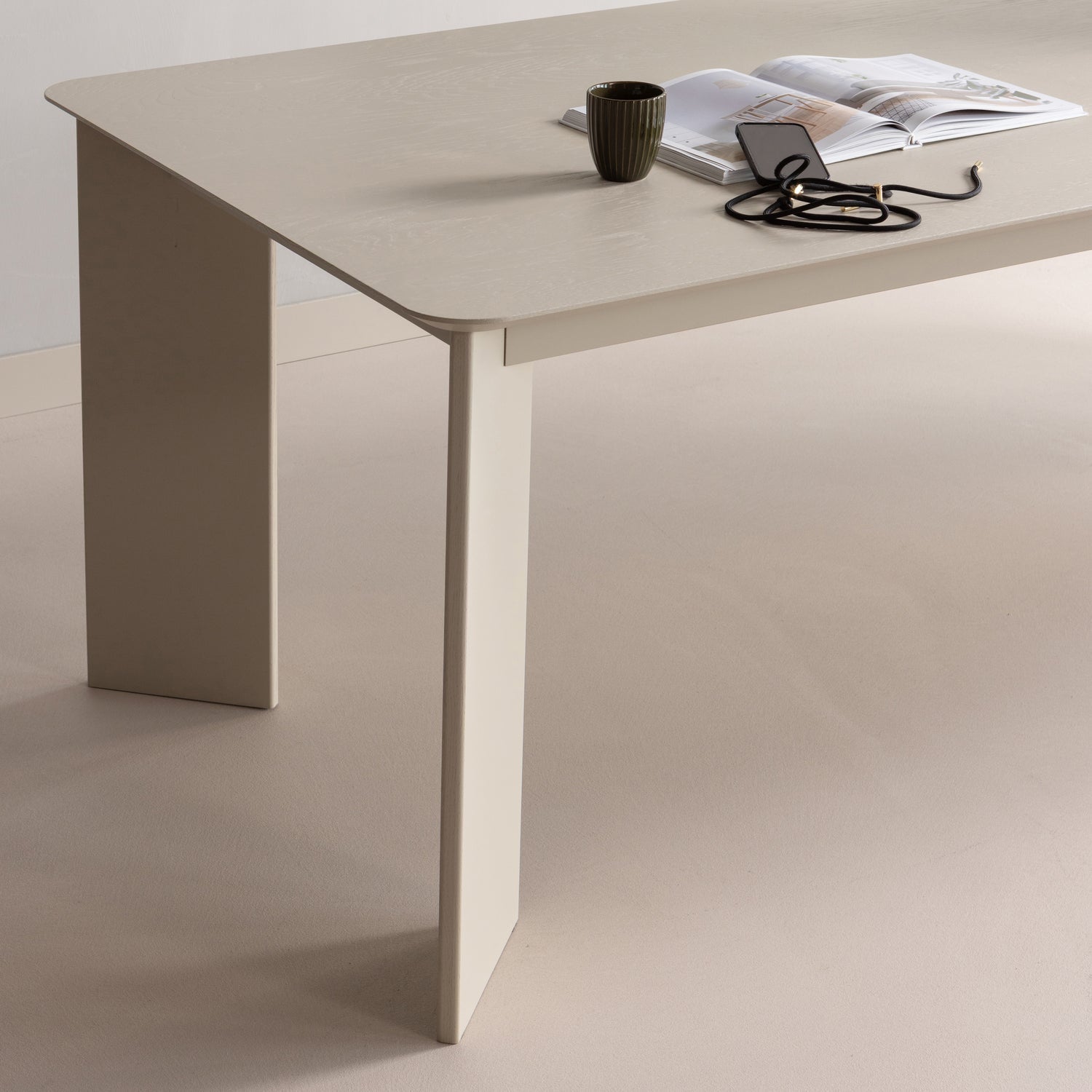 Beiger Tisch TABLO