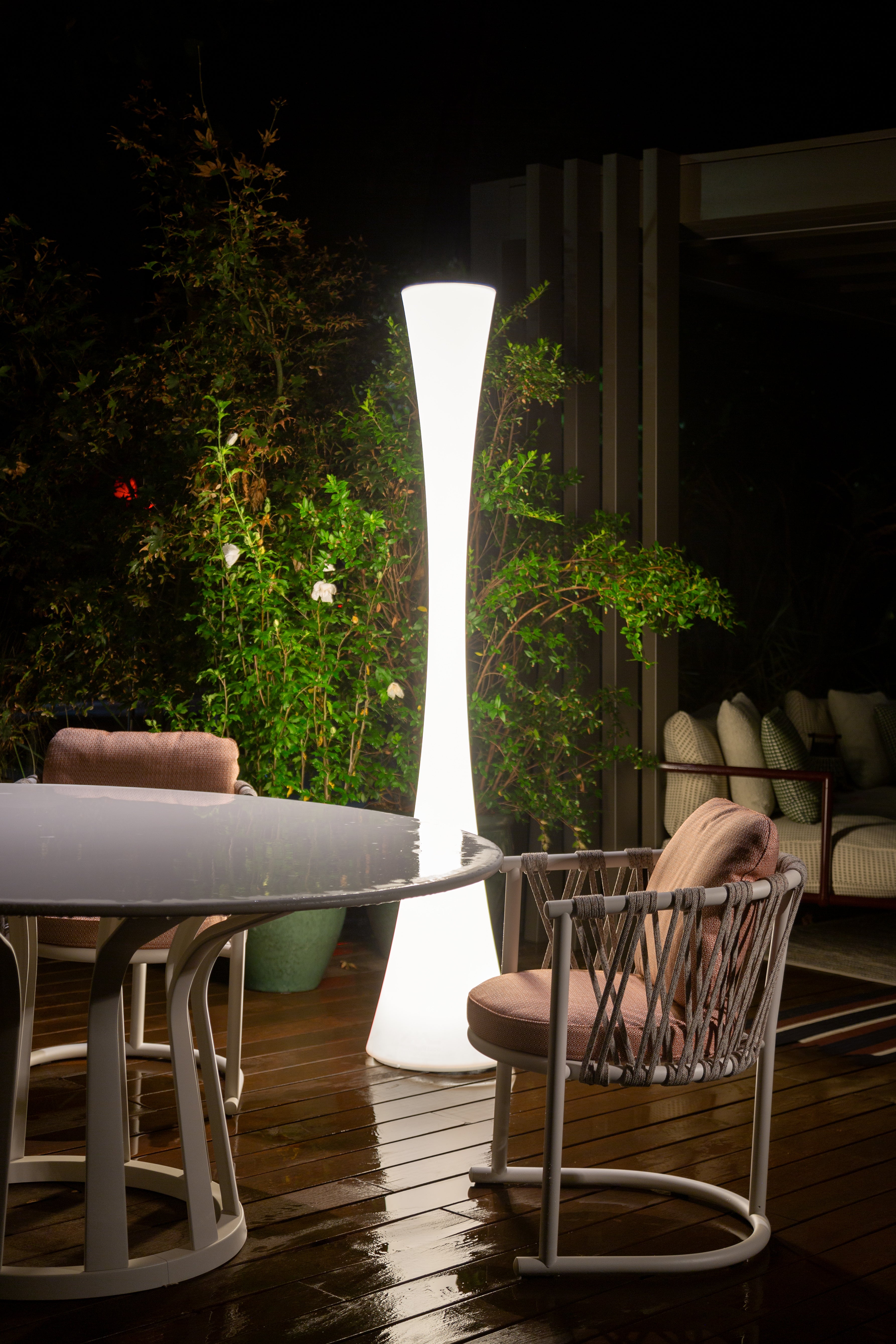 BICONICA Floor Lamp in Glossy White