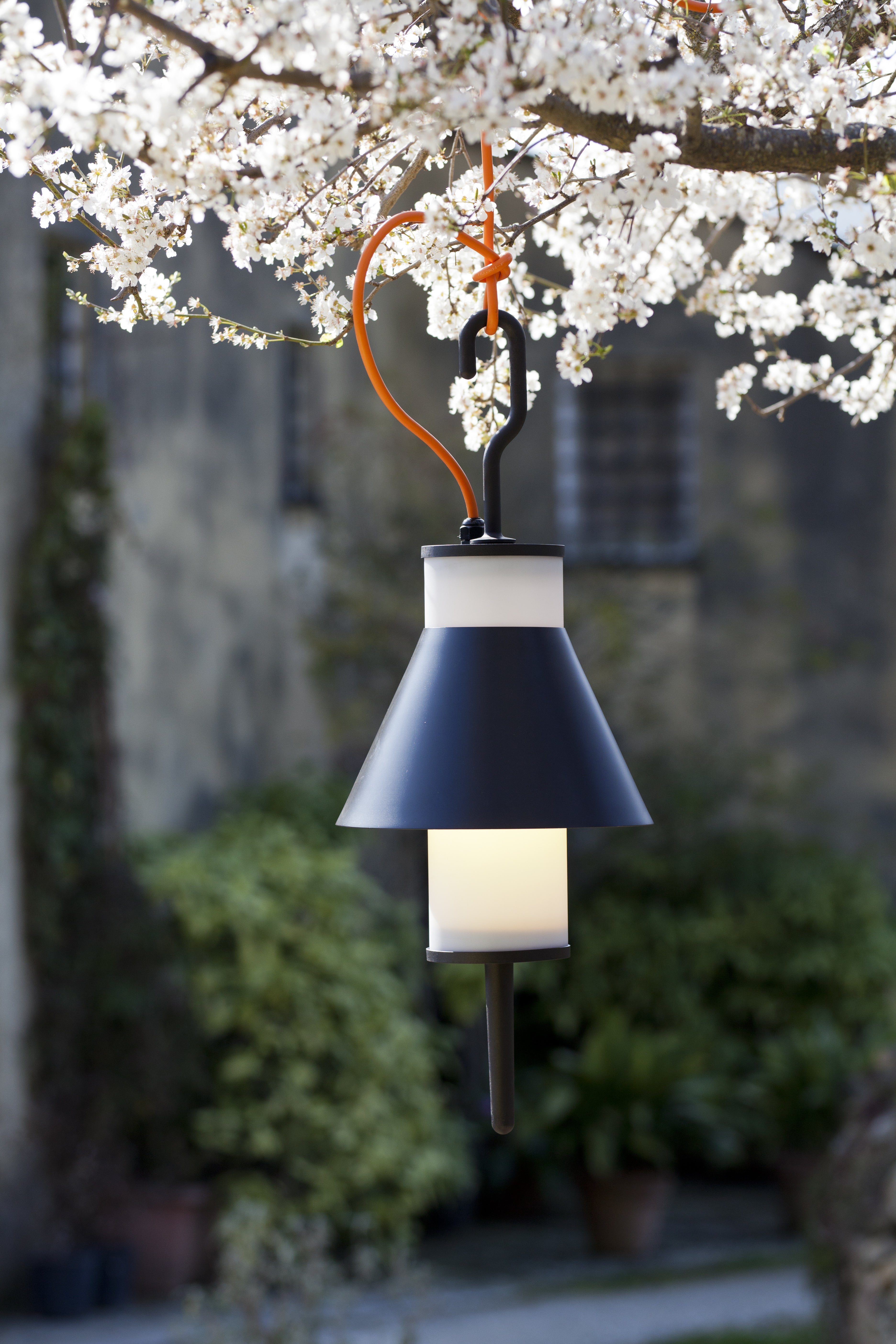 Lampa wisząca zewnętrzna PISTILLO biały