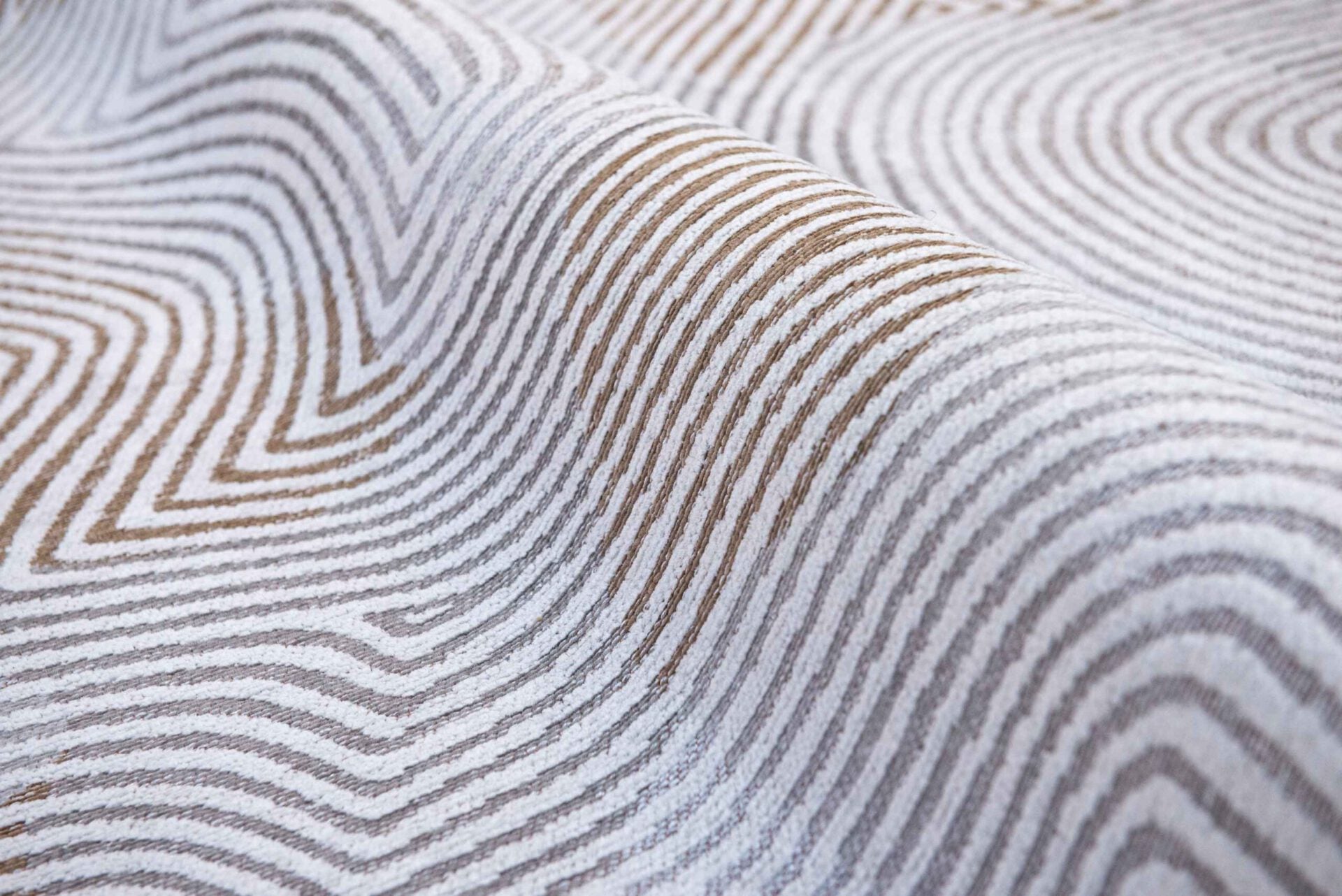 Dywan okrągły CORAL OYSTER WHITE biało-beżowy – Louis de Poortere