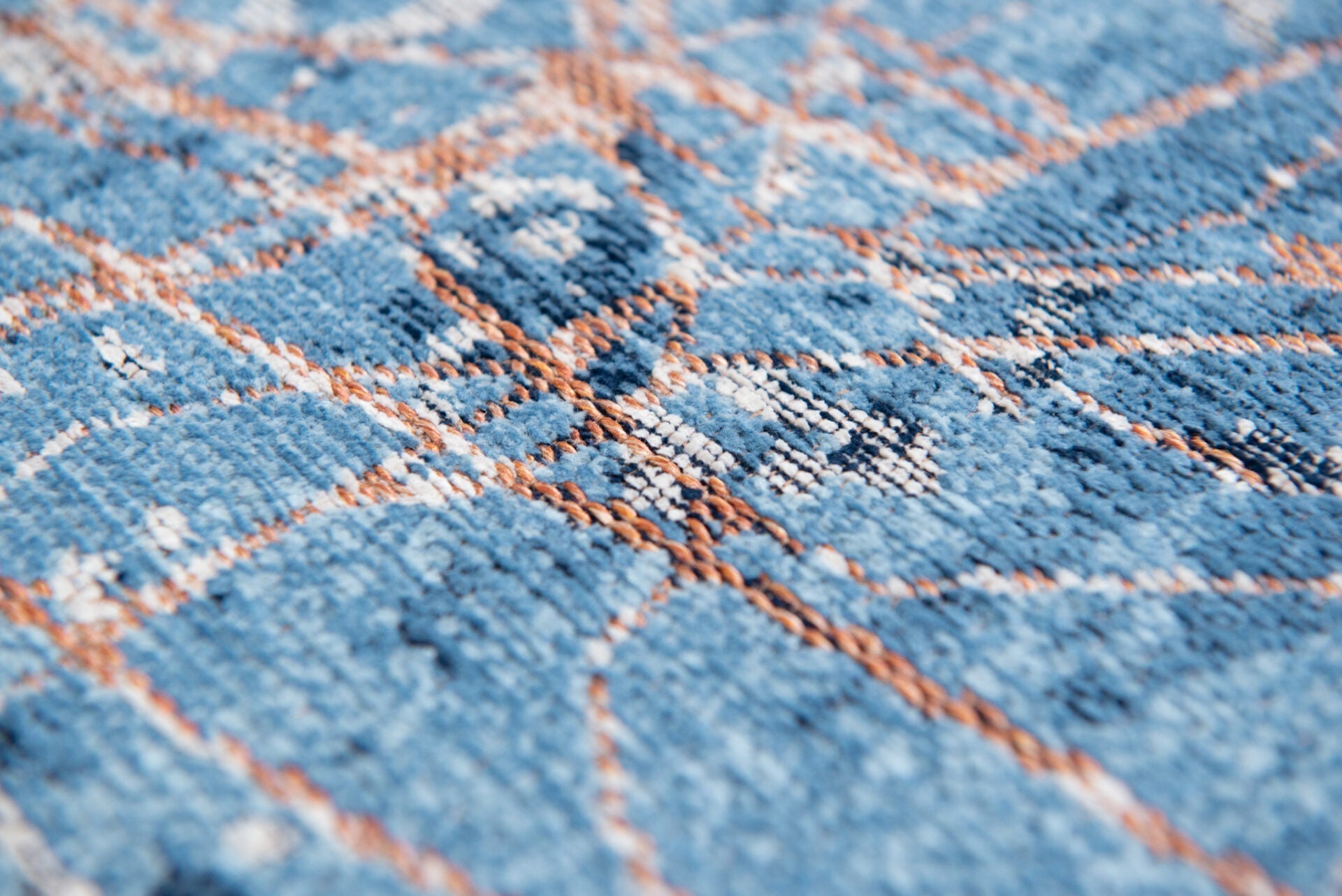 Dywan CITIES TOKYO CONDUCTIVE BLUE niebieski – Louis de Poortere