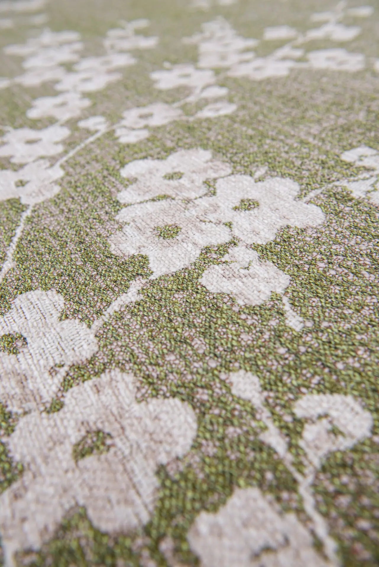 Ovaler Teppich SAKURA grün mit weiß